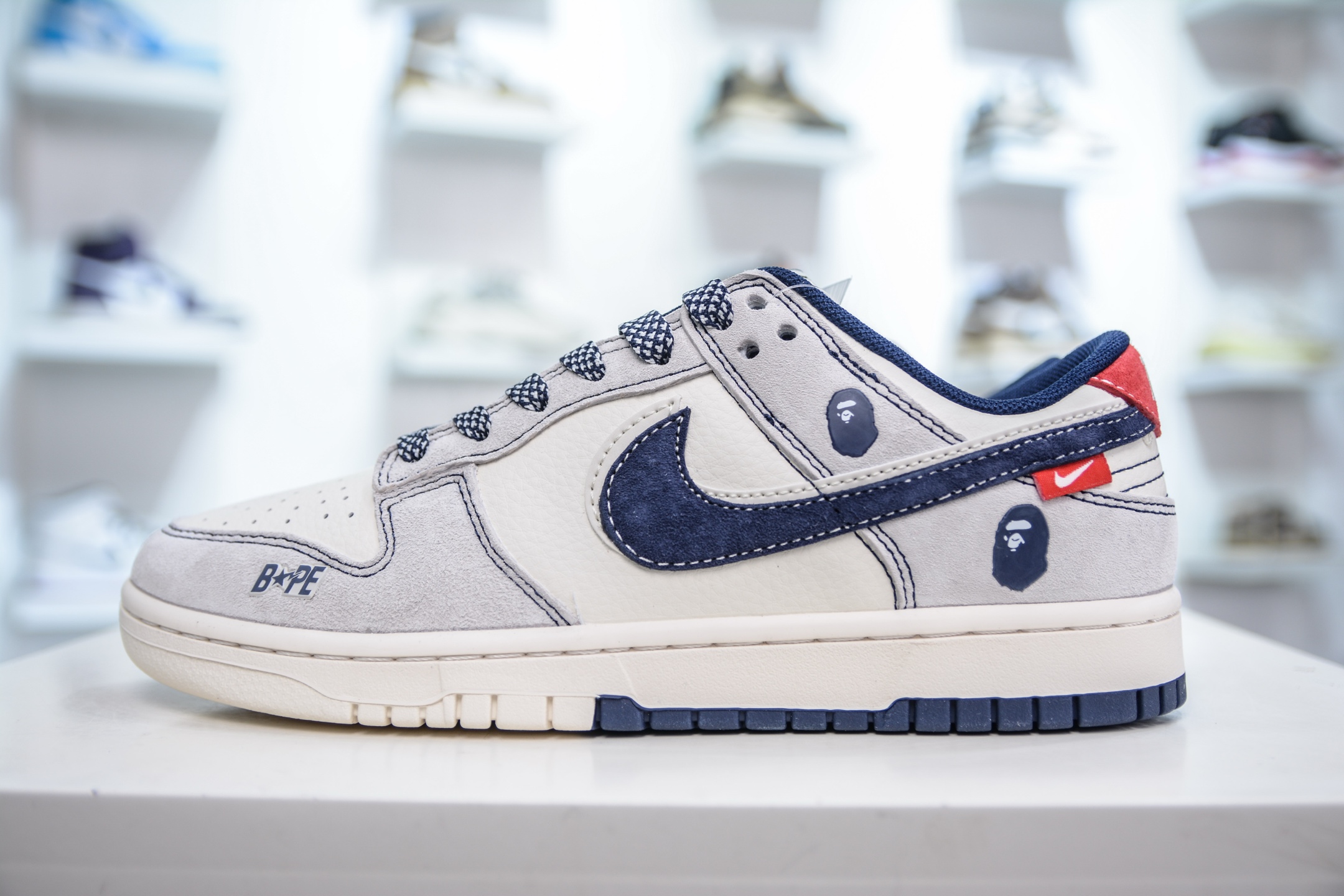 280   Nike SB Dunk Low x BAPE 猿人头联名-白蓝双勾  SJ2558-018