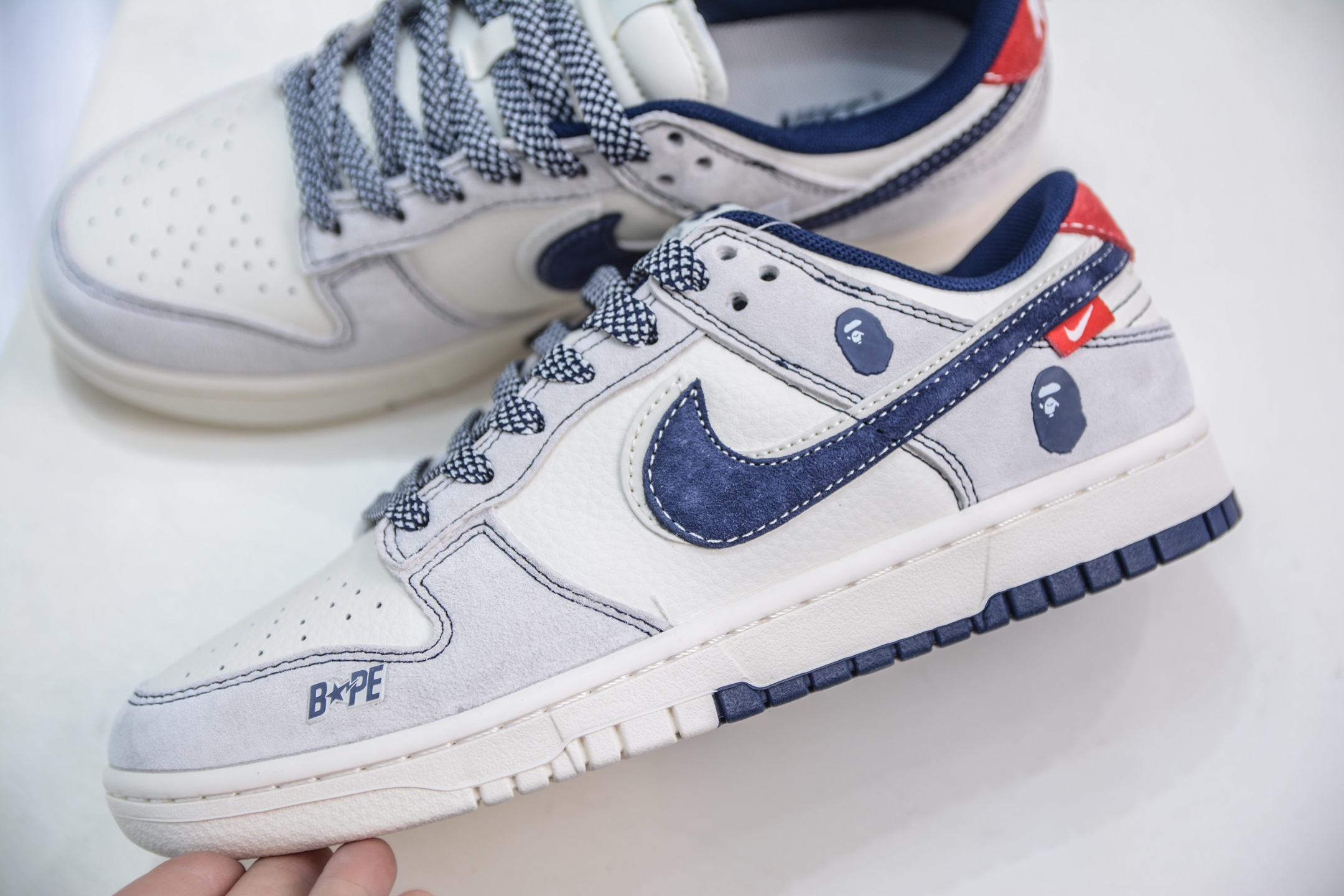 280   Nike SB Dunk Low x BAPE 猿人头联名-白蓝双勾  SJ2558-018