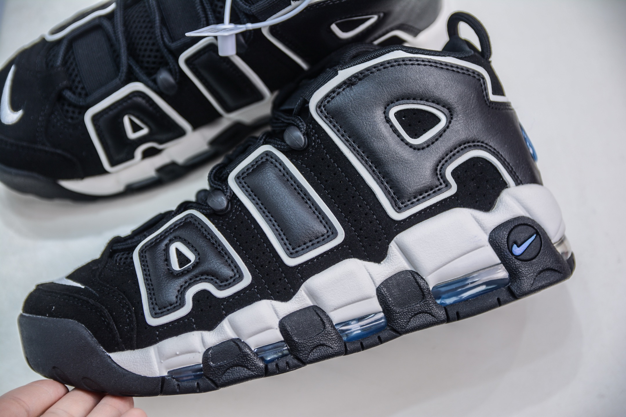   
纯原 NK Air More Uptempo ’96 OG 皮蓬大AIR 以流行于街头的涂鸦文化为