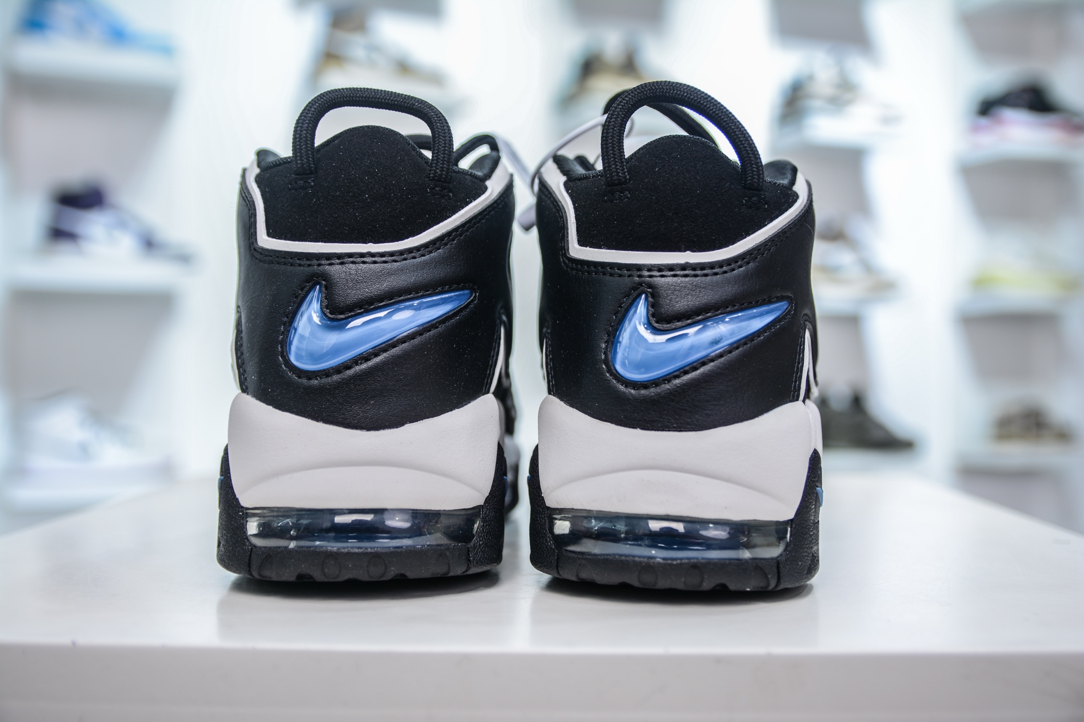   
纯原 NK Air More Uptempo ’96 OG 皮蓬大AIR 以流行于街头的涂鸦文化为