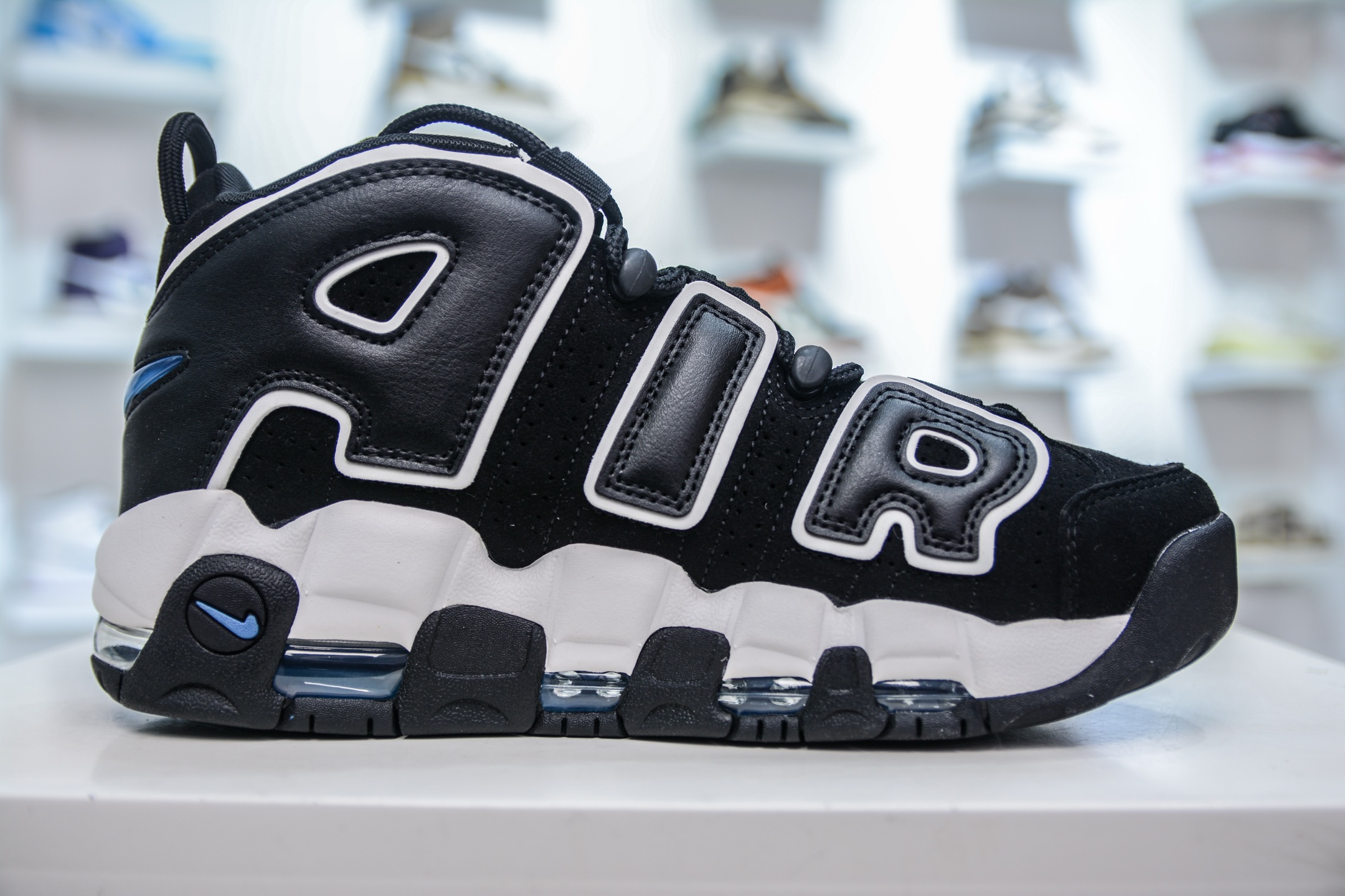   
纯原 NK Air More Uptempo ’96 OG 皮蓬大AIR 以流行于街头的涂鸦文化为