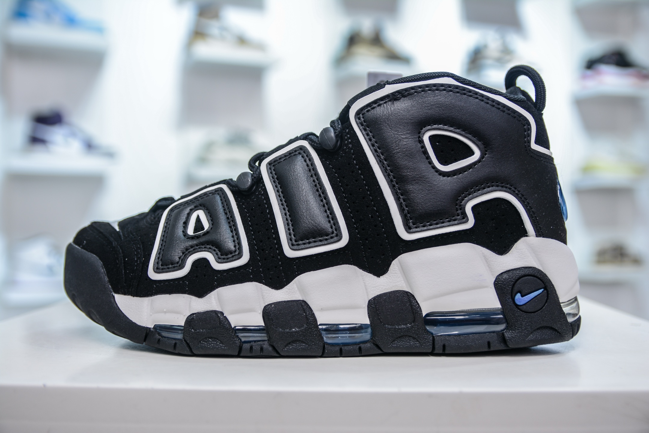  
纯原 NK Air More Uptempo ’96 OG 皮蓬大AIR 以流行于街头的涂鸦文化为