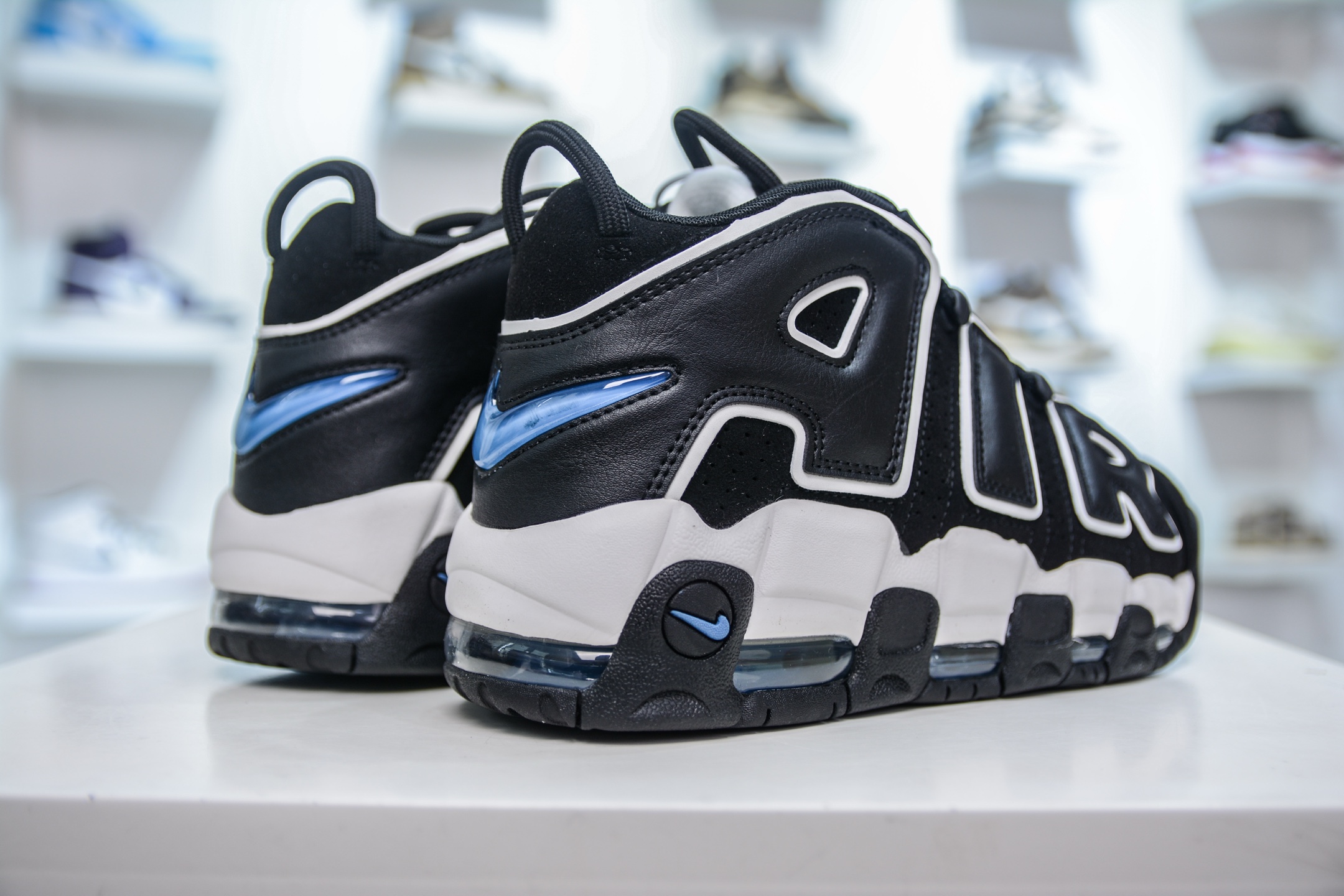   
纯原 NK Air More Uptempo ’96 OG 皮蓬大AIR 以流行于街头的涂鸦文化为