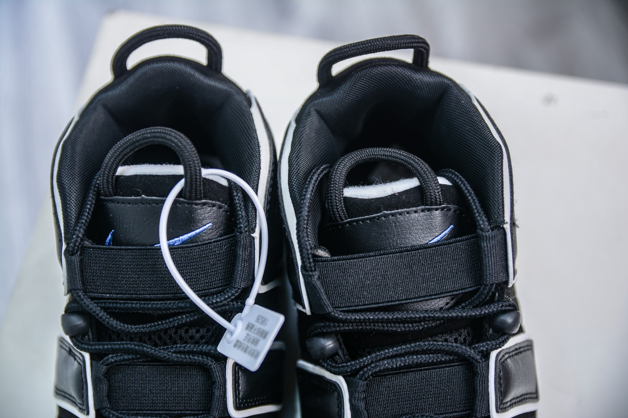   
纯原 NK Air More Uptempo ’96 OG 皮蓬大AIR 以流行于街头的涂鸦文化为