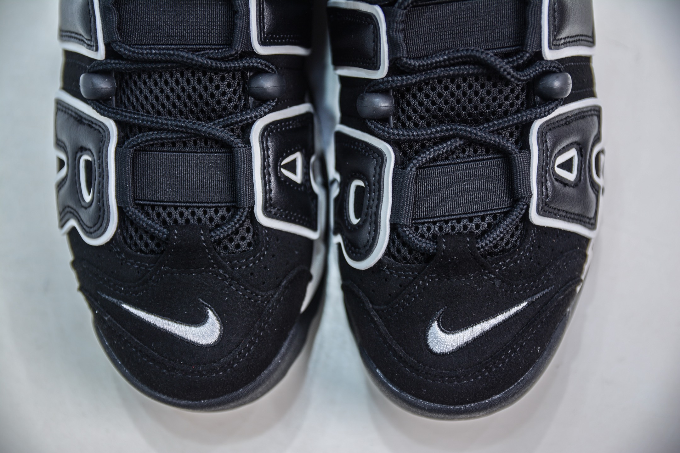   
纯原 NK Air More Uptempo ’96 OG 皮蓬大AIR 以流行于街头的涂鸦文化为
