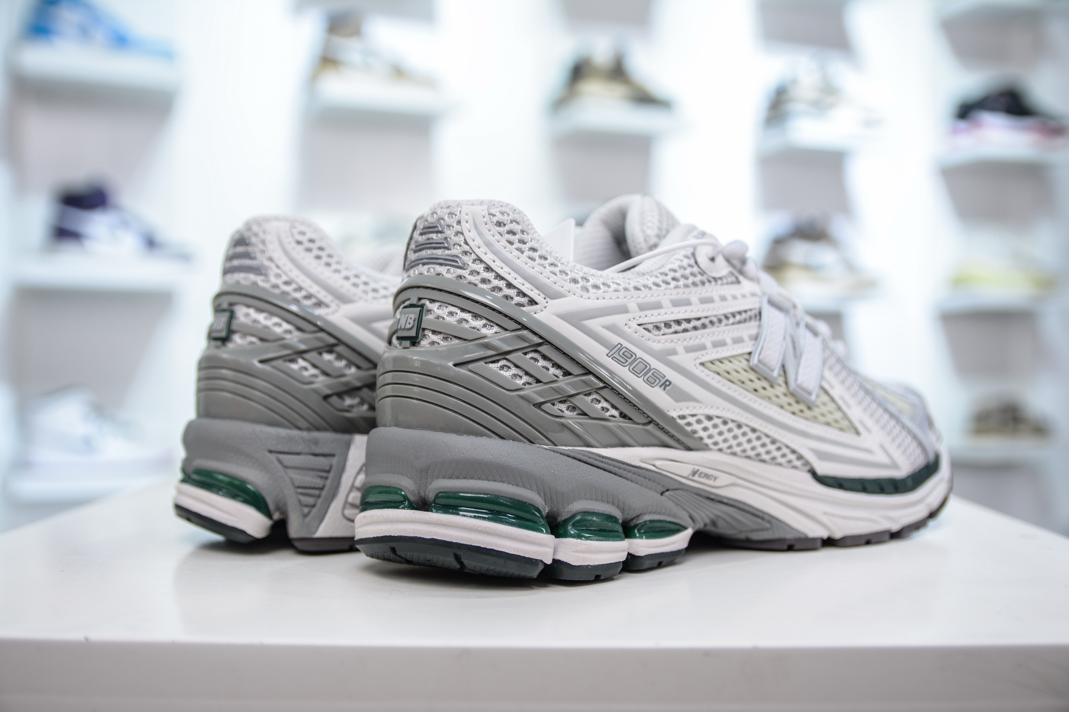 210  T版纯原 New Balance M1906R系列 复古老爹防滑耐磨低帮 跑步鞋   M1906RGP