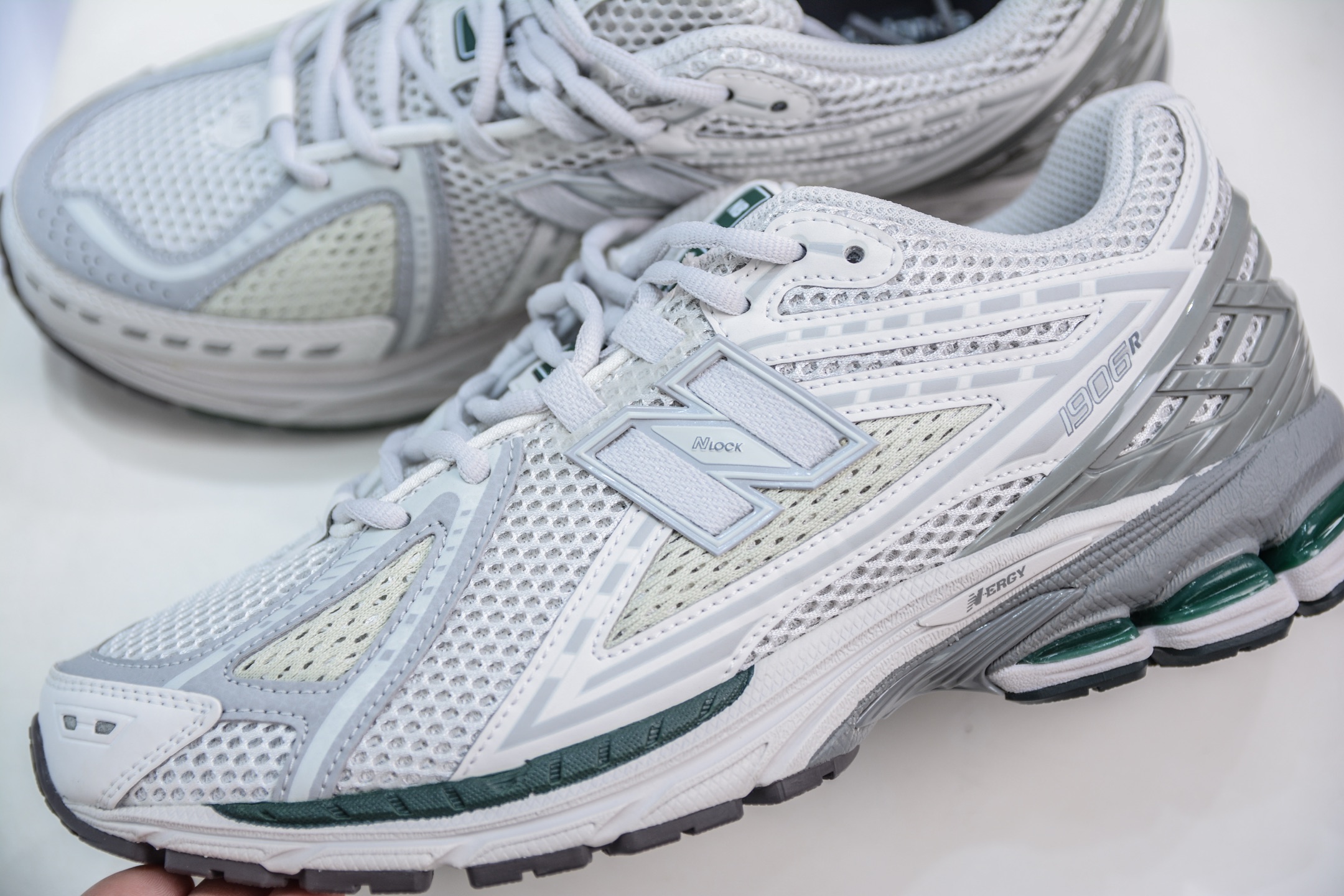 210  T版纯原 New Balance M1906R系列 复古老爹防滑耐磨低帮 跑步鞋   M1906RGP