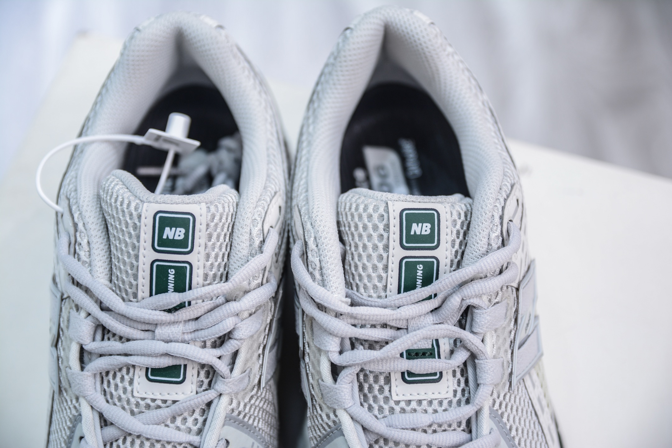 210  T版纯原 New Balance M1906R系列 复古老爹防滑耐磨低帮 跑步鞋   M1906RGP