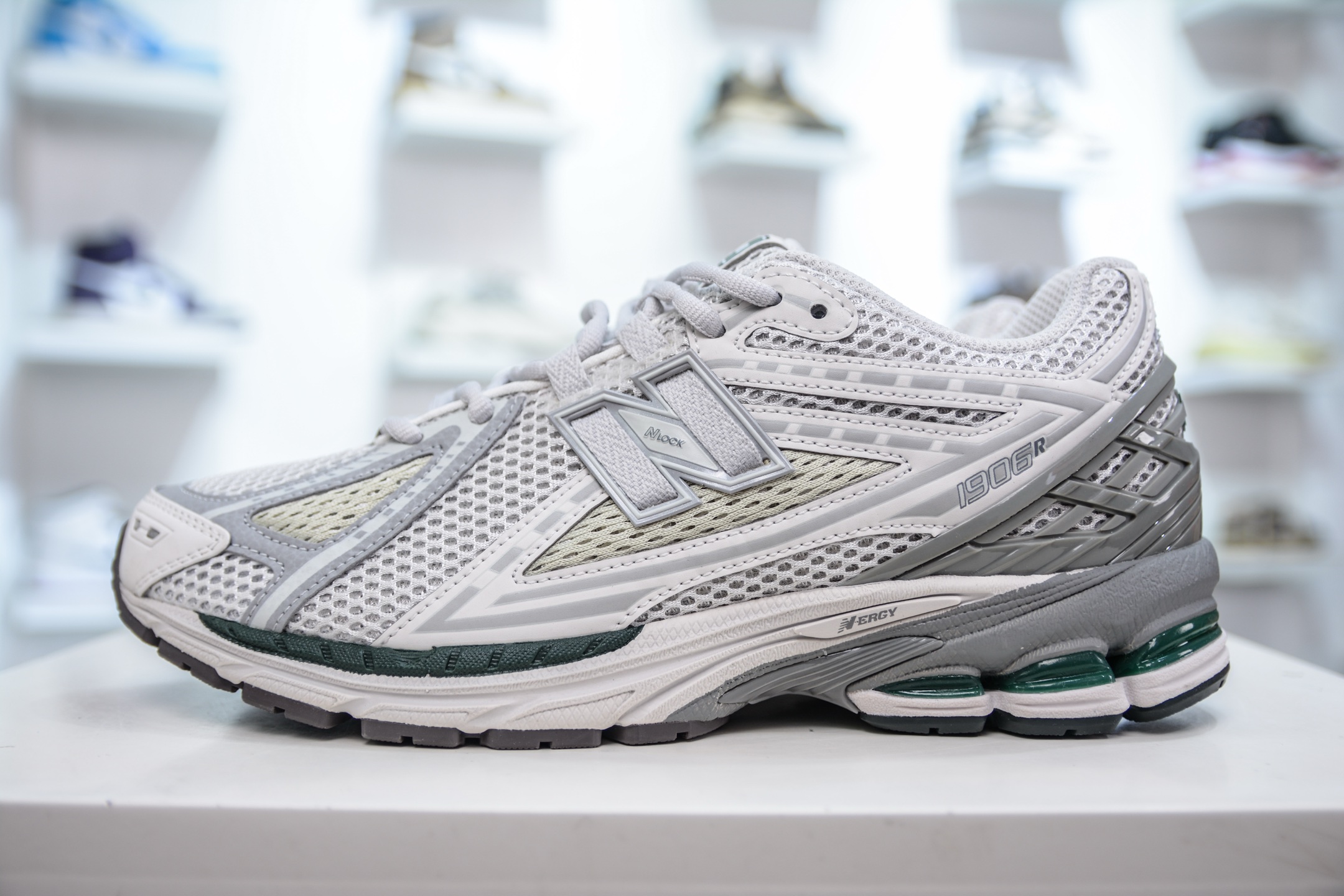 210  T版纯原 New Balance M1906R系列 复古老爹防滑耐磨低帮 跑步鞋   M1906RGP
