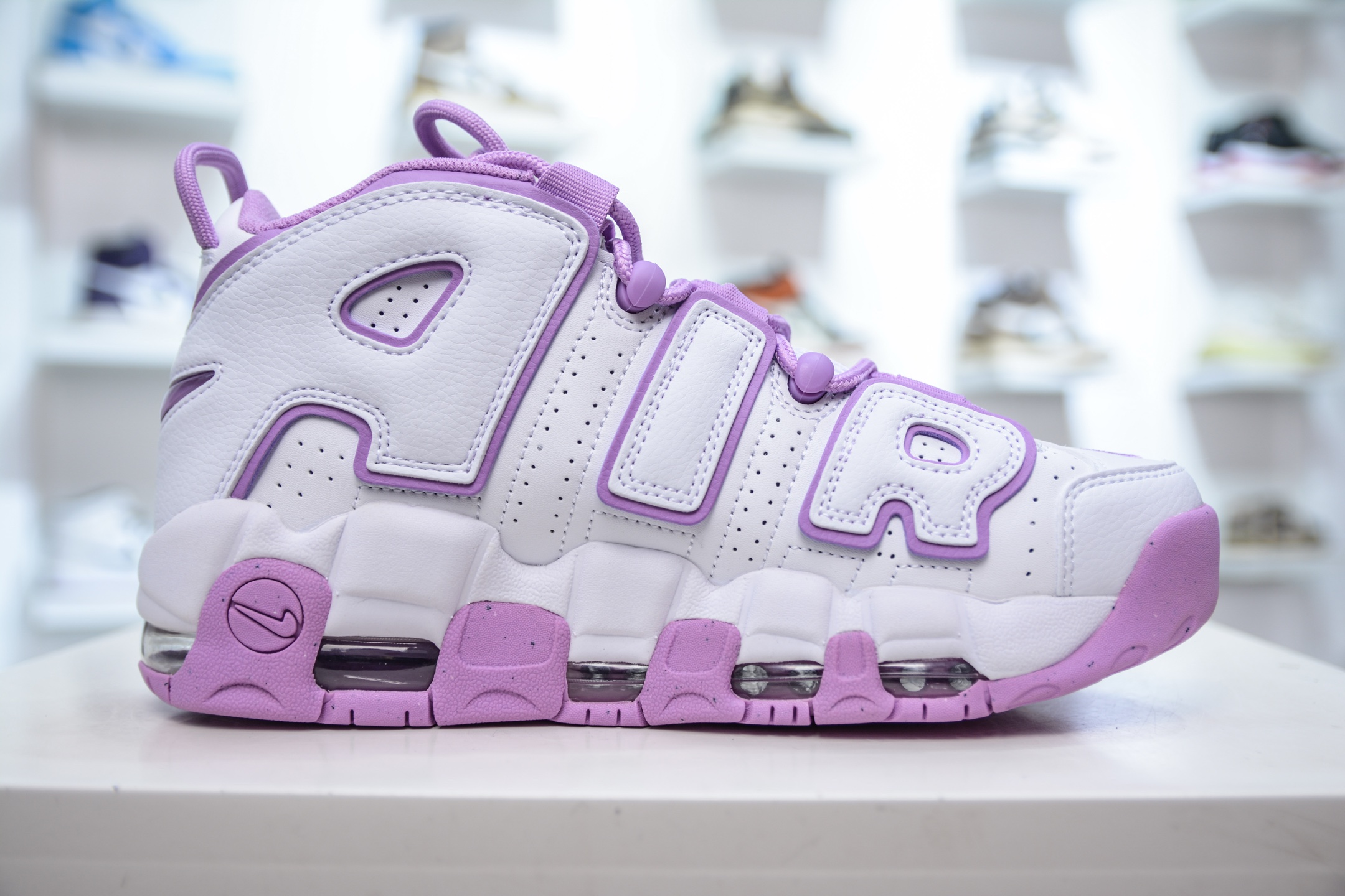  
纯原 NK Air More Uptempo ’96 OG 皮蓬大AIR 以流行于街头的涂鸦文化为设