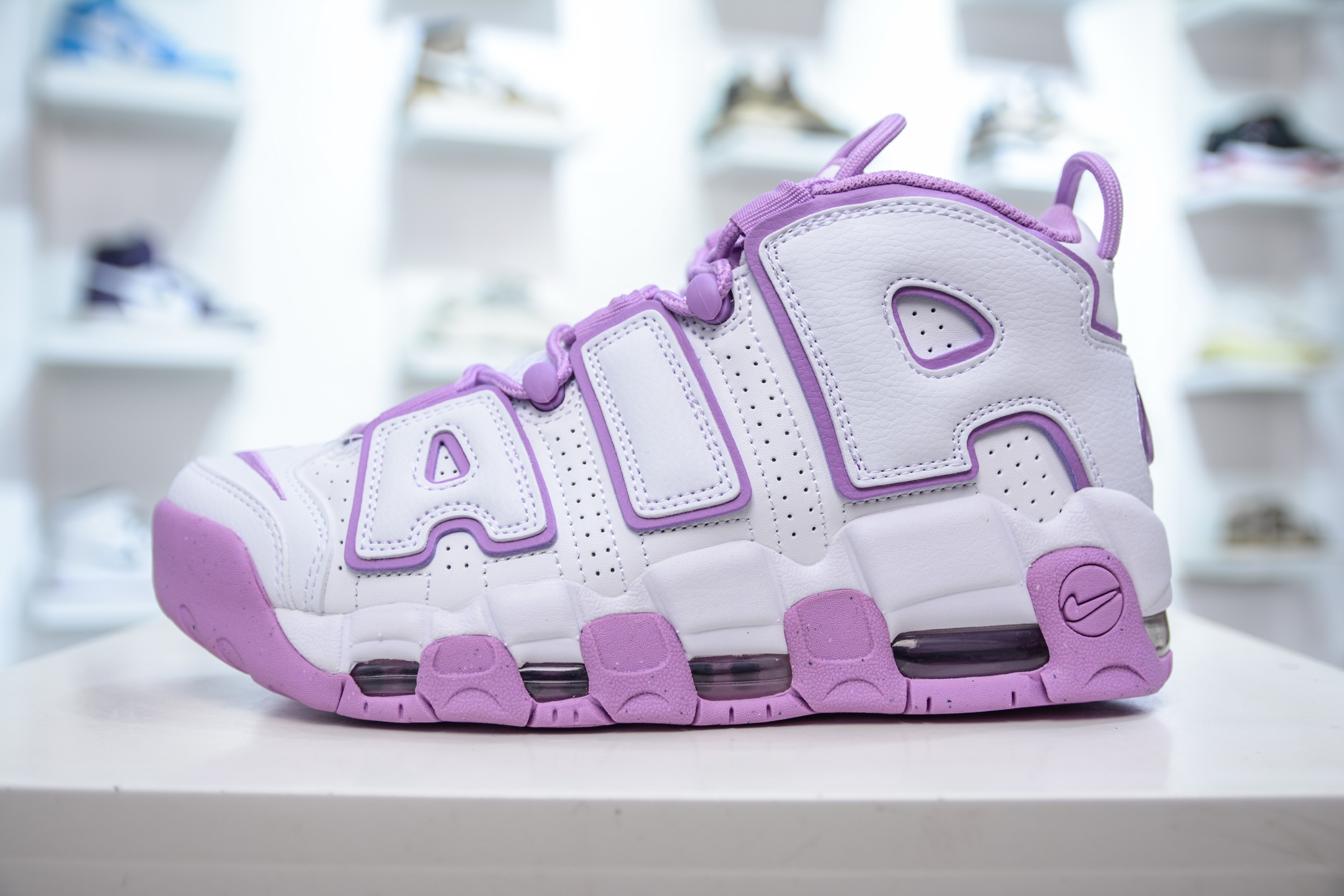  
纯原 NK Air More Uptempo ’96 OG 皮蓬大AIR 以流行于街头的涂鸦文化为设