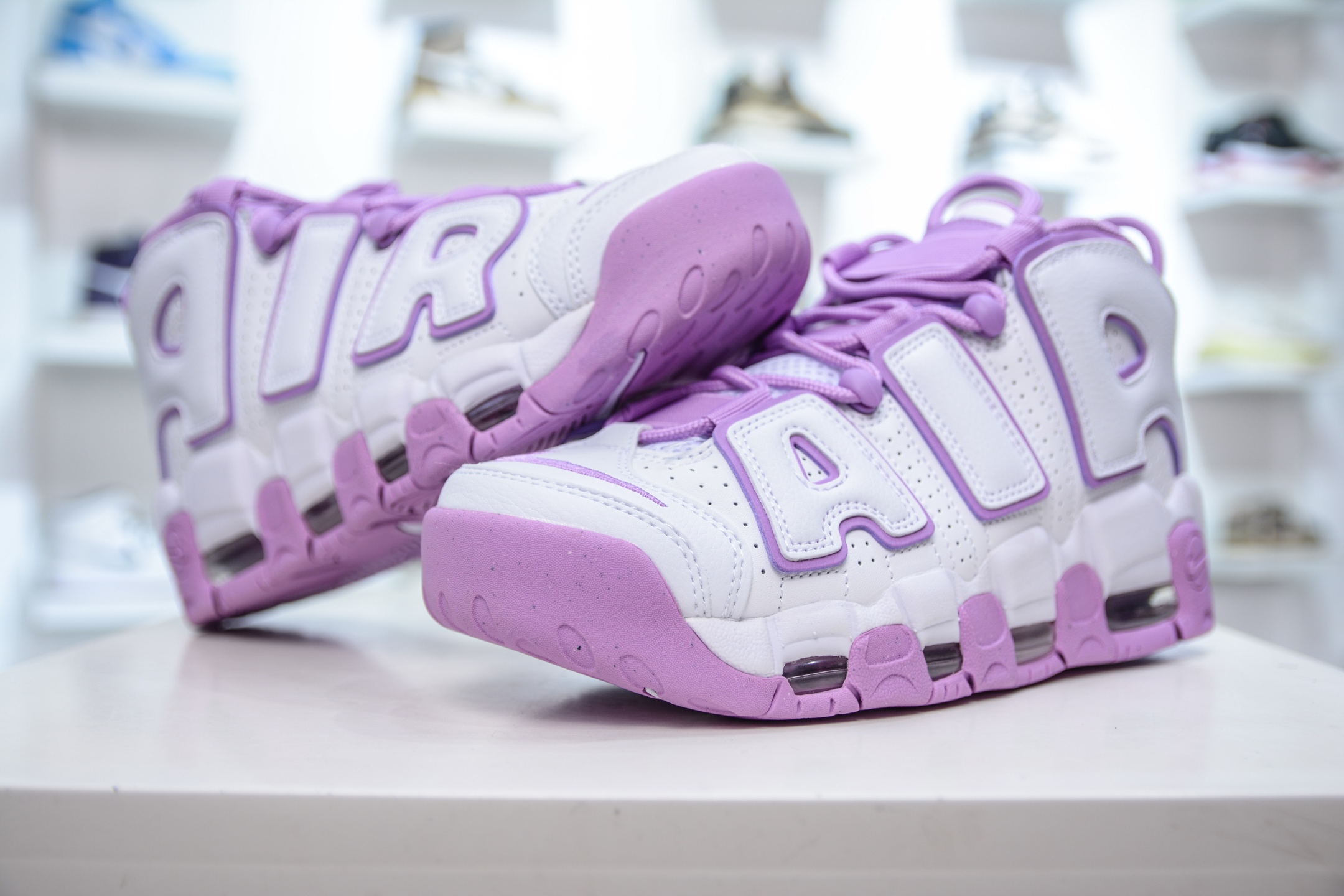  
纯原 NK Air More Uptempo ’96 OG 皮蓬大AIR 以流行于街头的涂鸦文化为设