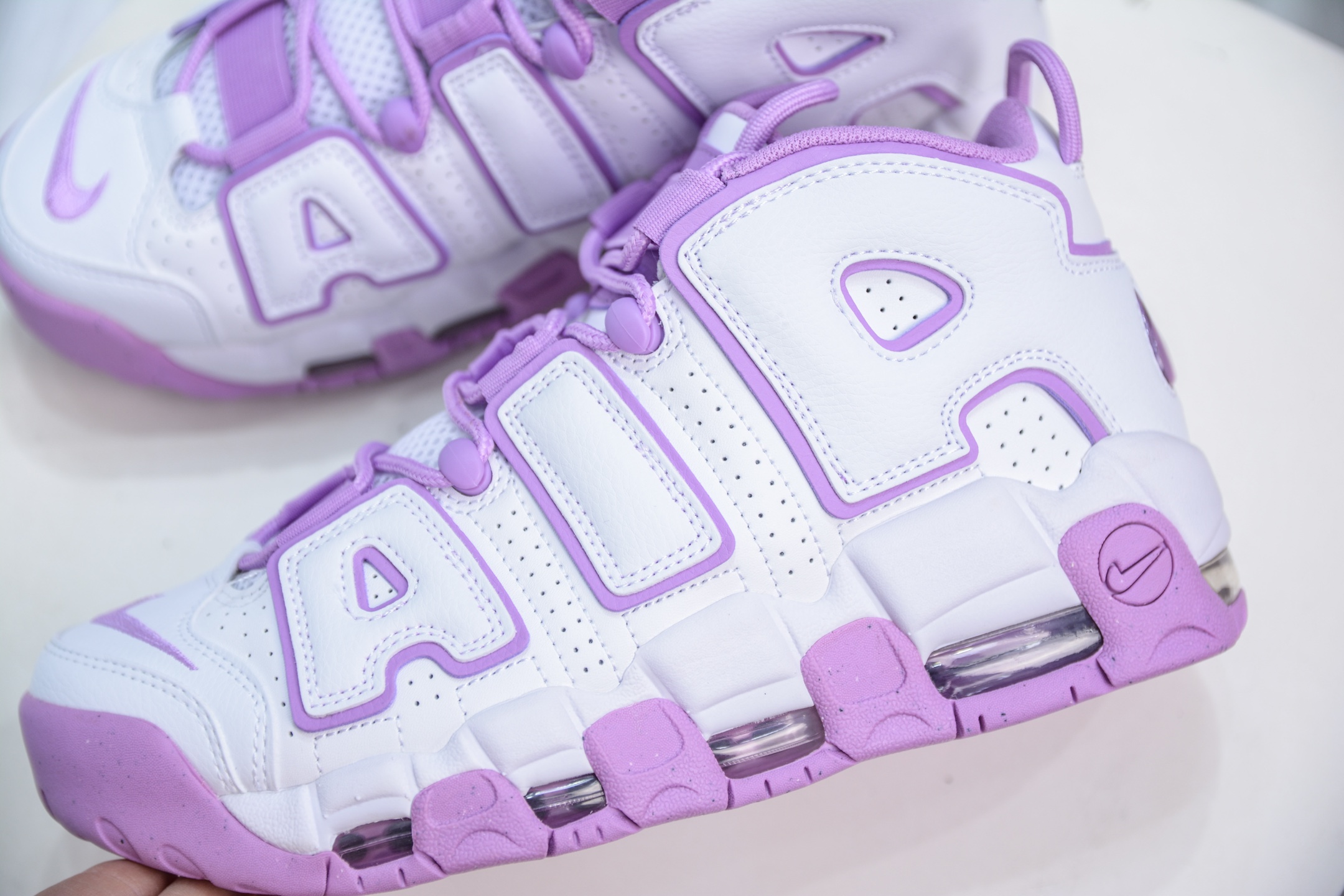  
纯原 NK Air More Uptempo ’96 OG 皮蓬大AIR 以流行于街头的涂鸦文化为设
