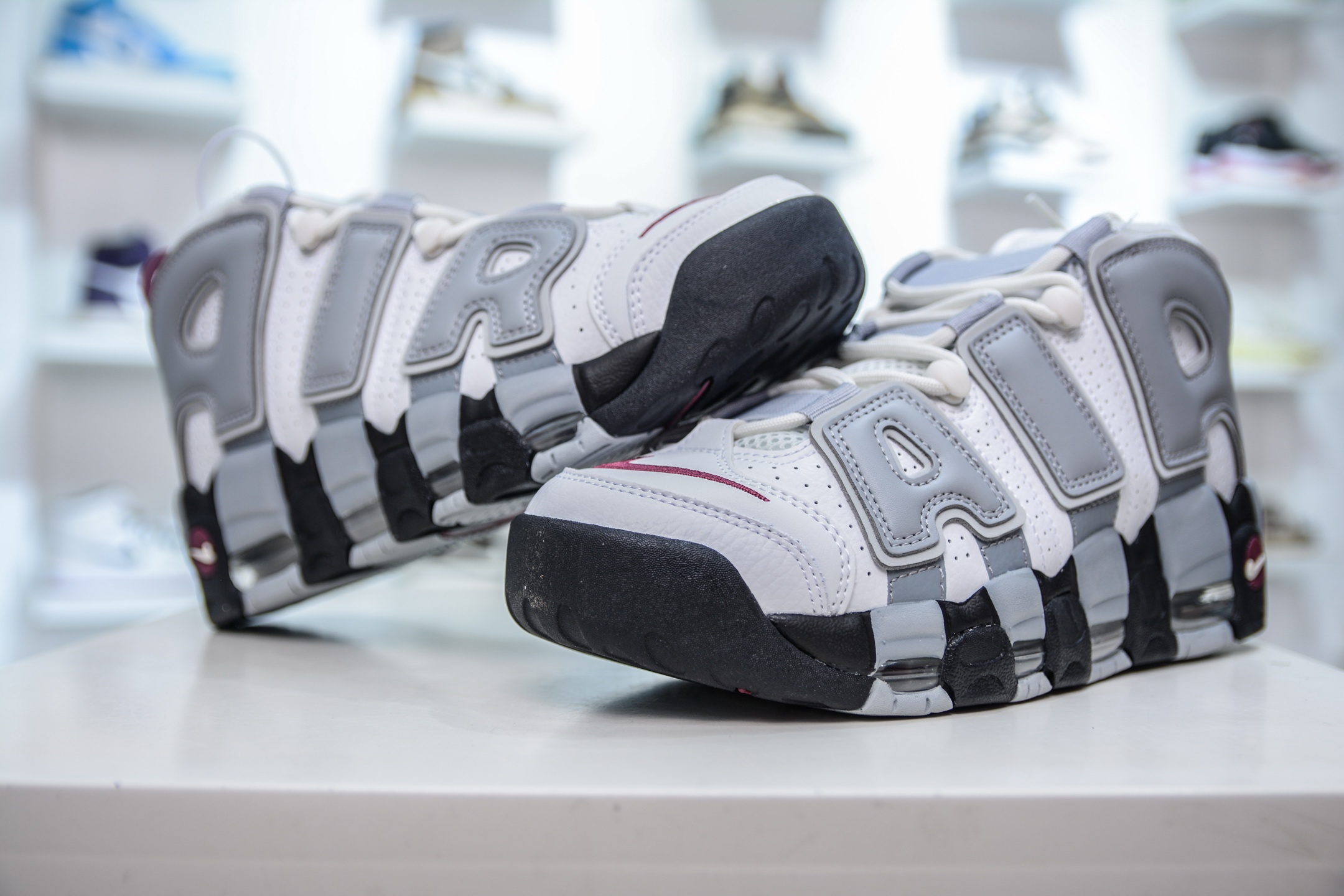  
纯原 NK Air More Uptempo ’96 OG 皮蓬大AIR 以流行于街头的涂鸦文化为设