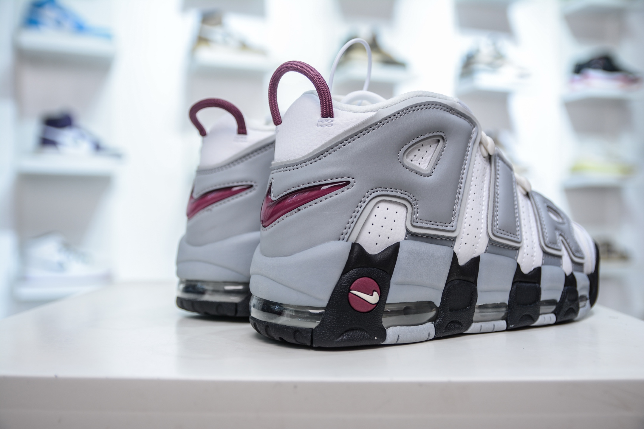  
纯原 NK Air More Uptempo ’96 OG 皮蓬大AIR 以流行于街头的涂鸦文化为设