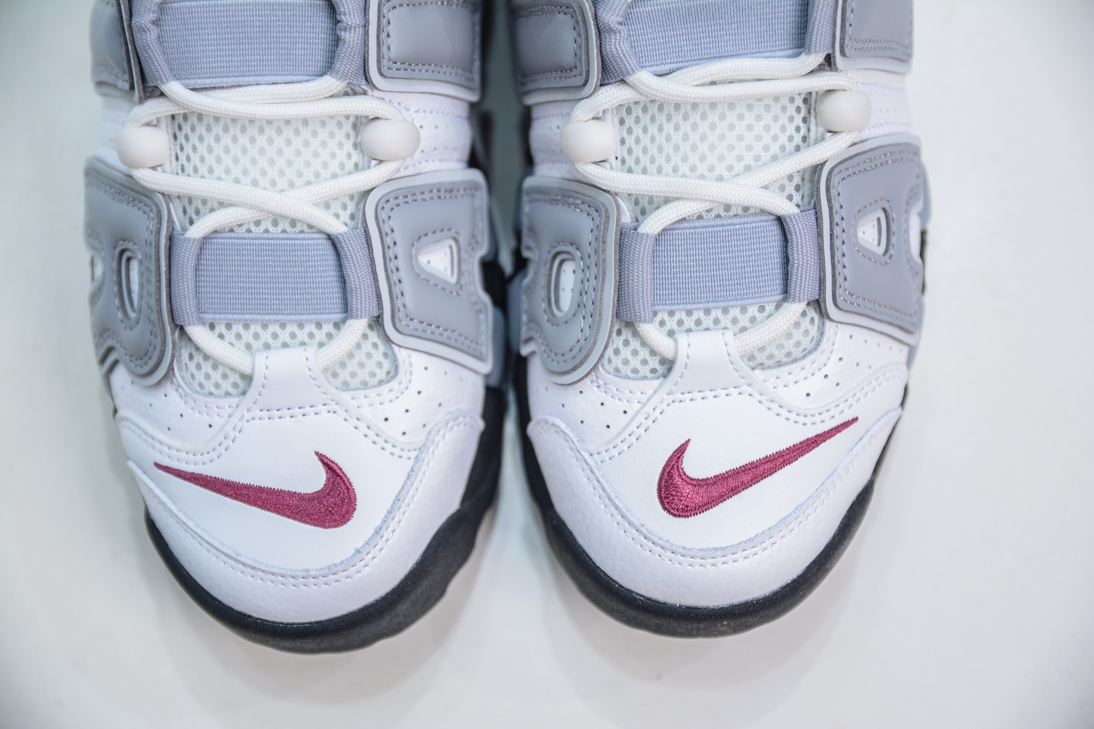  
纯原 NK Air More Uptempo ’96 OG 皮蓬大AIR 以流行于街头的涂鸦文化为设
