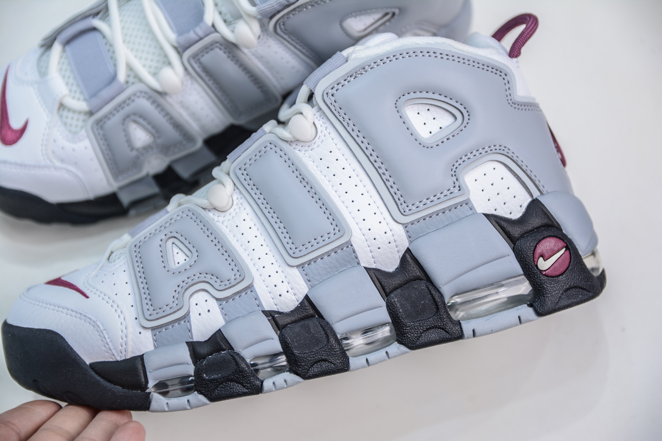  
纯原 NK Air More Uptempo ’96 OG 皮蓬大AIR 以流行于街头的涂鸦文化为设