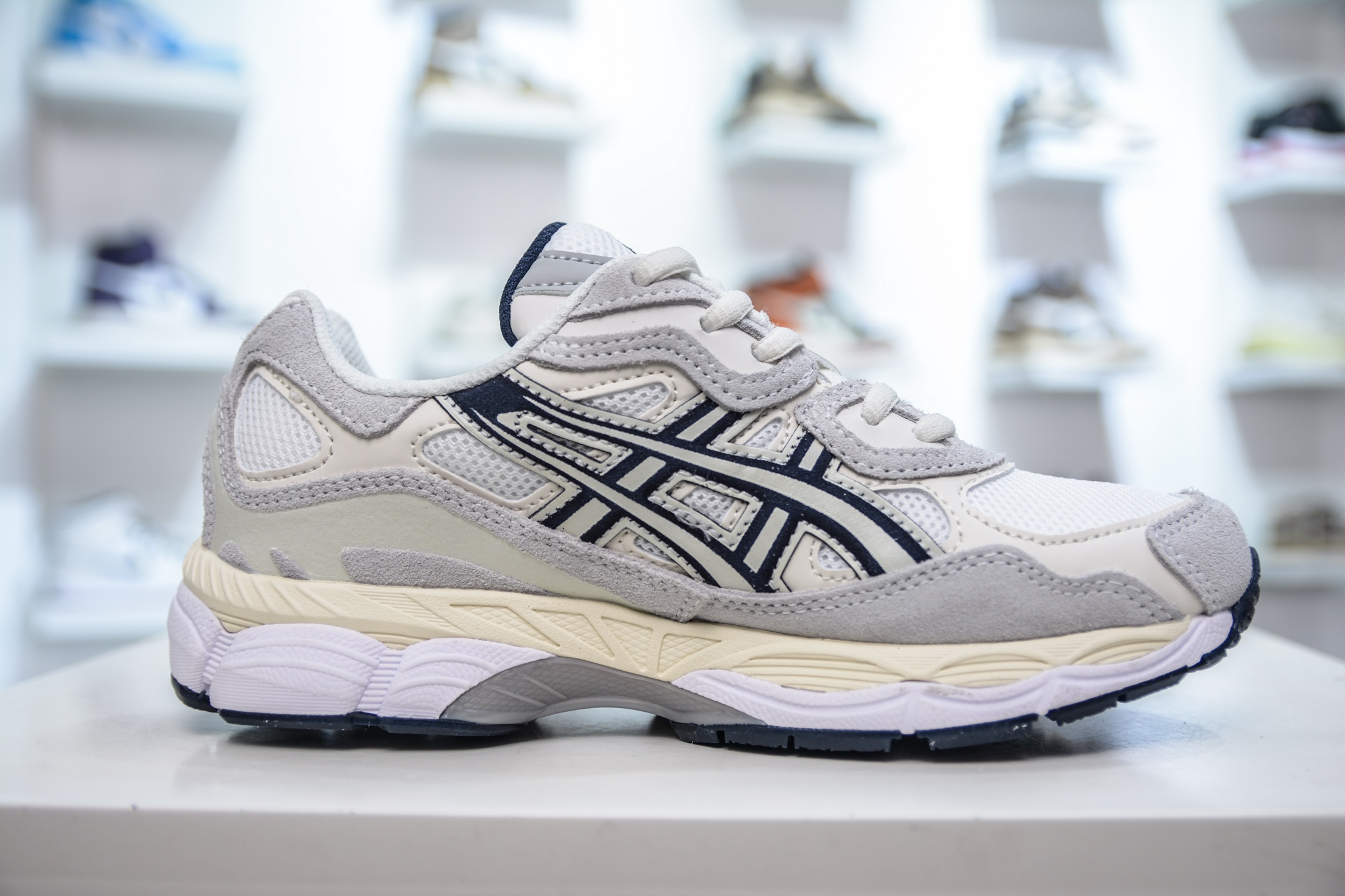 200  Asics Gel-NYC 纯原版本 亚瑟士运动休闲透气专业跑鞋  1203A788-101