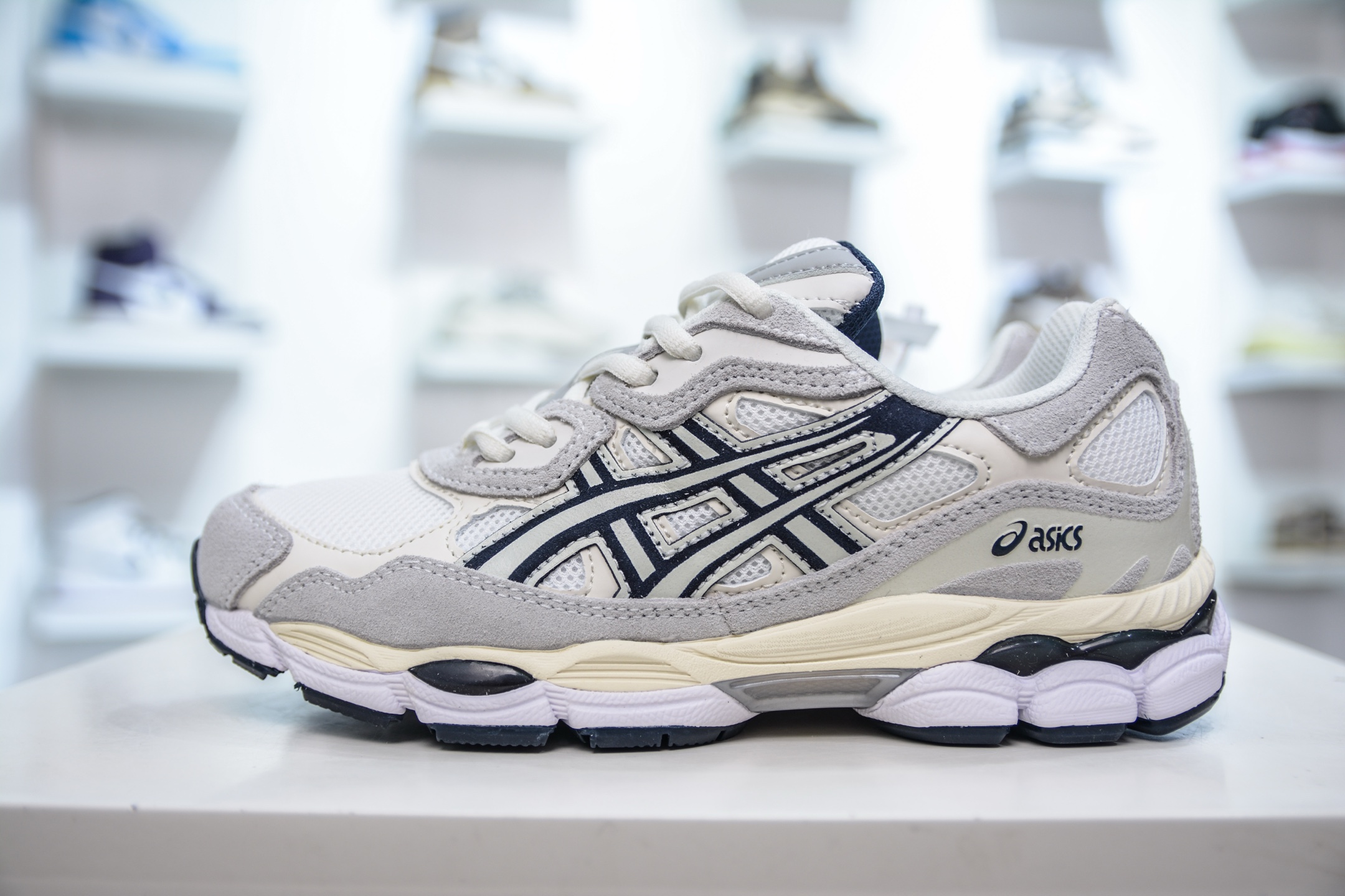 200  Asics Gel-NYC 纯原版本 亚瑟士运动休闲透气专业跑鞋  1203A788-101
