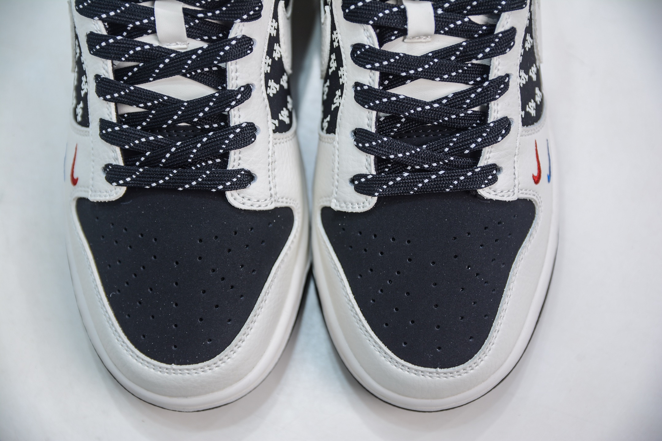 300  Nike SB Dunk Low x MLB 洋基队联名-白黑弹幕  CS1688-101