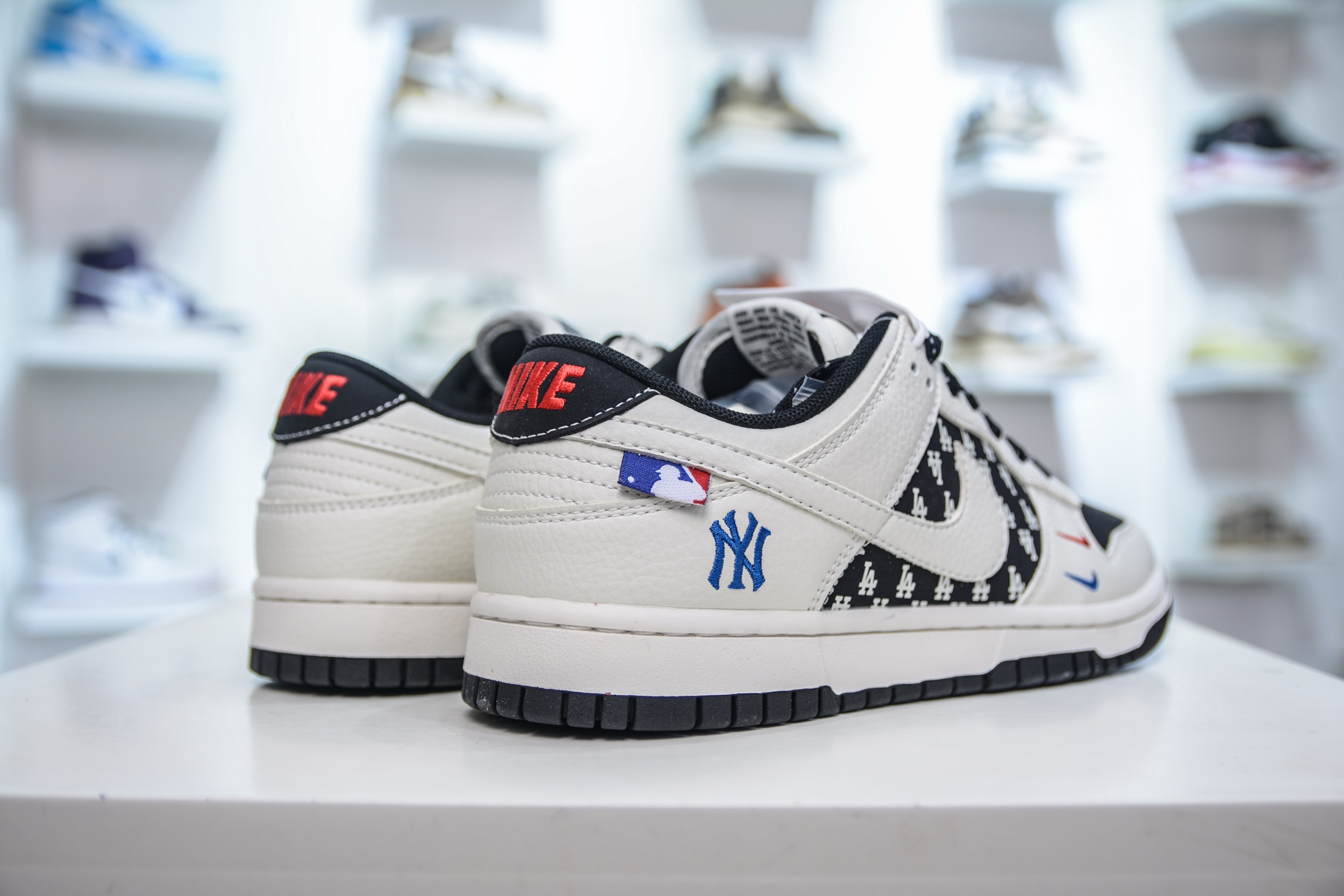 300  Nike SB Dunk Low x MLB 洋基队联名-白黑弹幕  CS1688-101