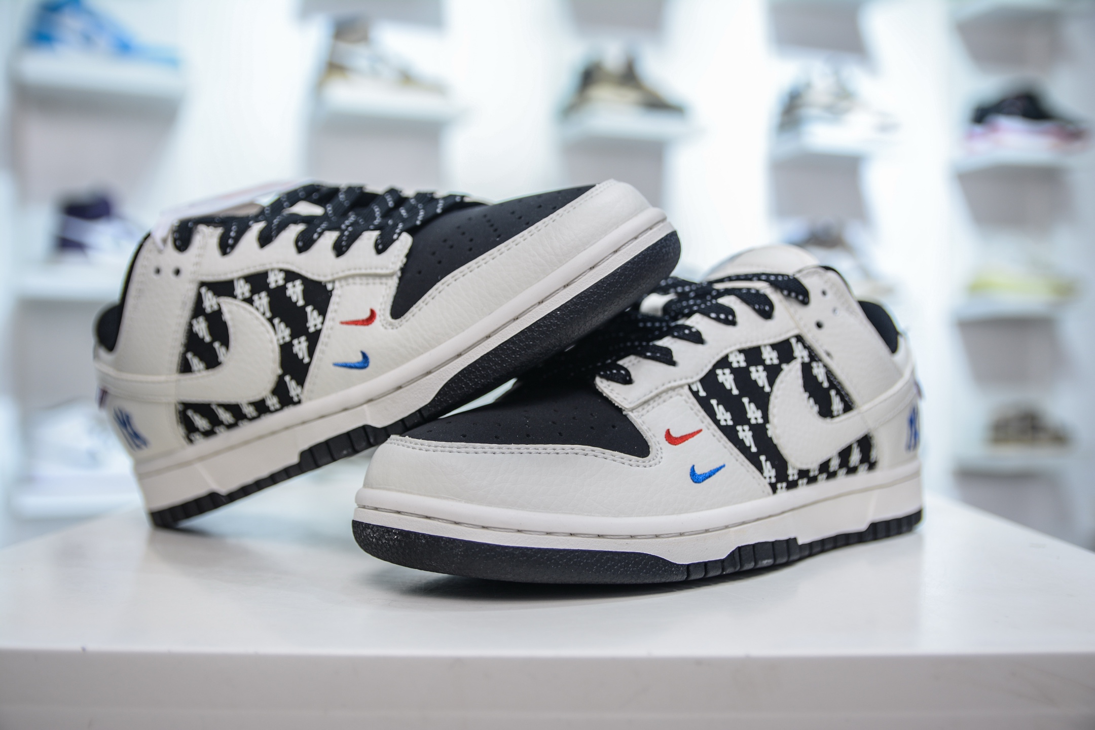 300  Nike SB Dunk Low x MLB 洋基队联名-白黑弹幕  CS1688-101