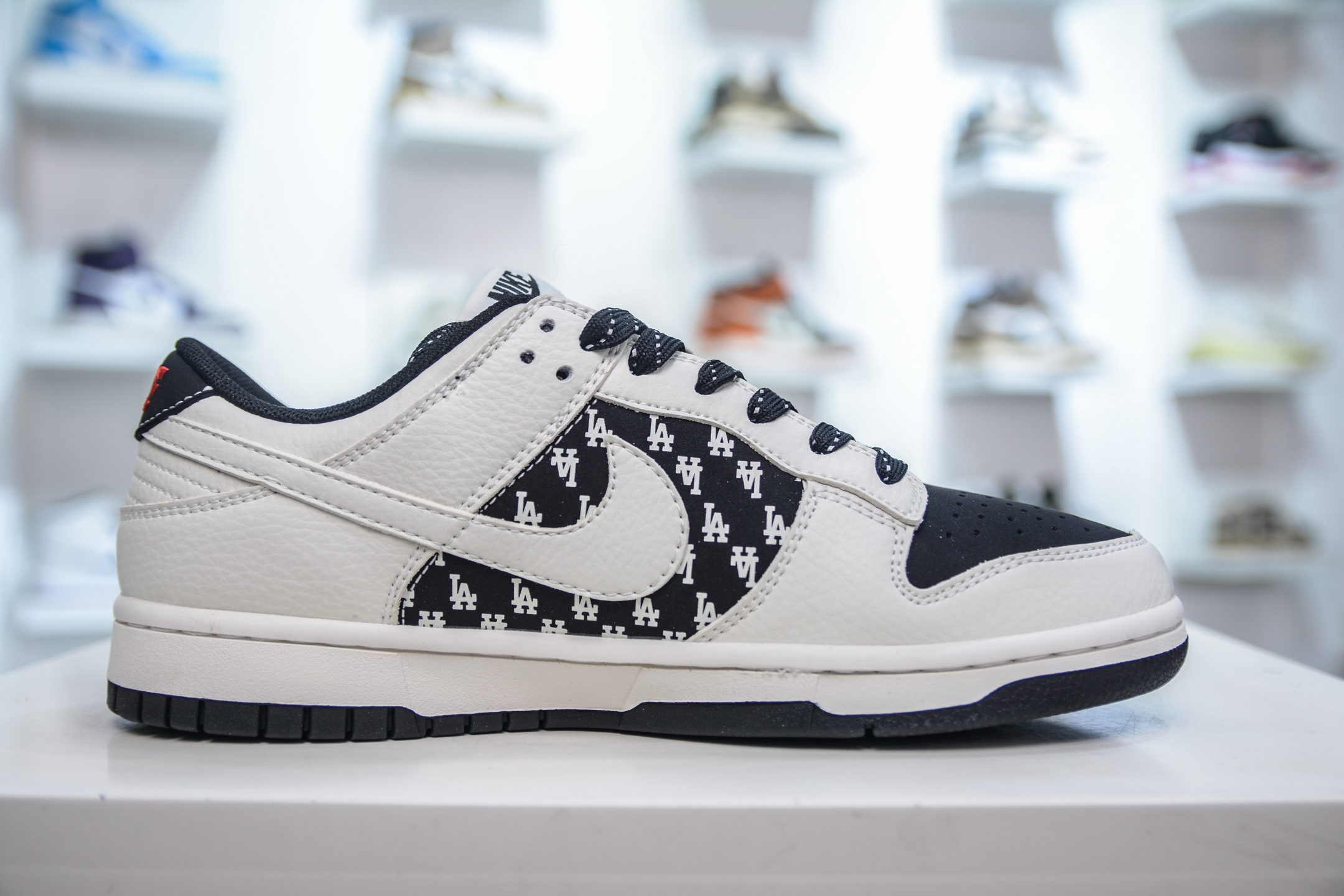 300  Nike SB Dunk Low x MLB 洋基队联名-白黑弹幕  CS1688-101