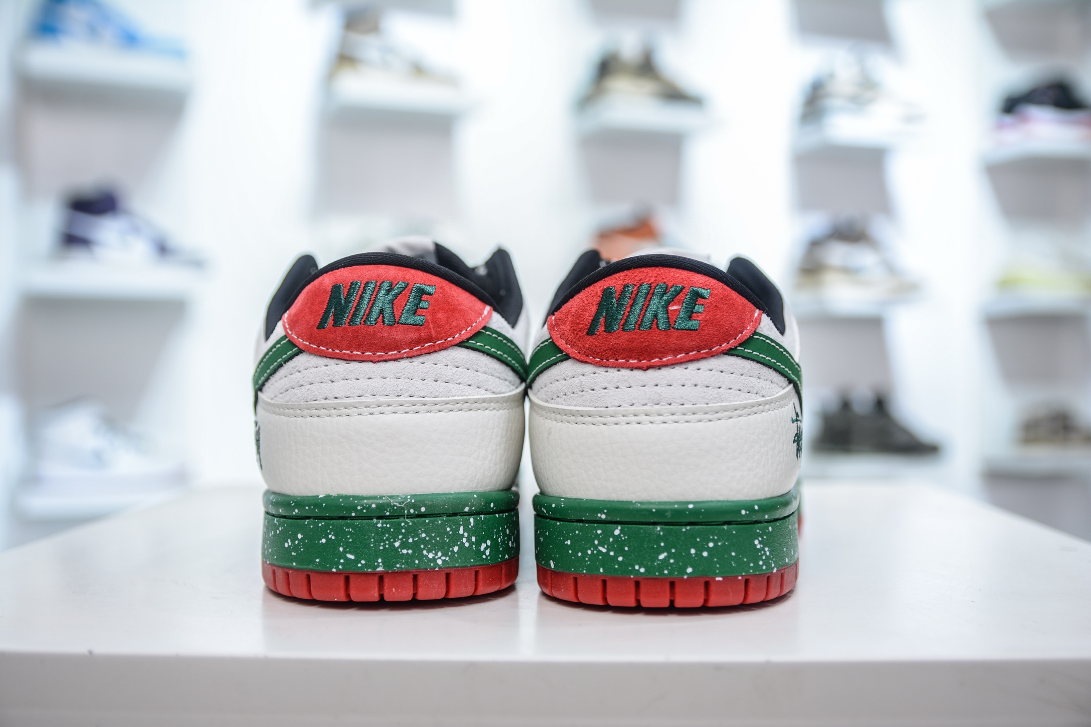 280  Nike SB Dunk Low x Stussy 斯图西联名-白绿红小钩  SC9207-406