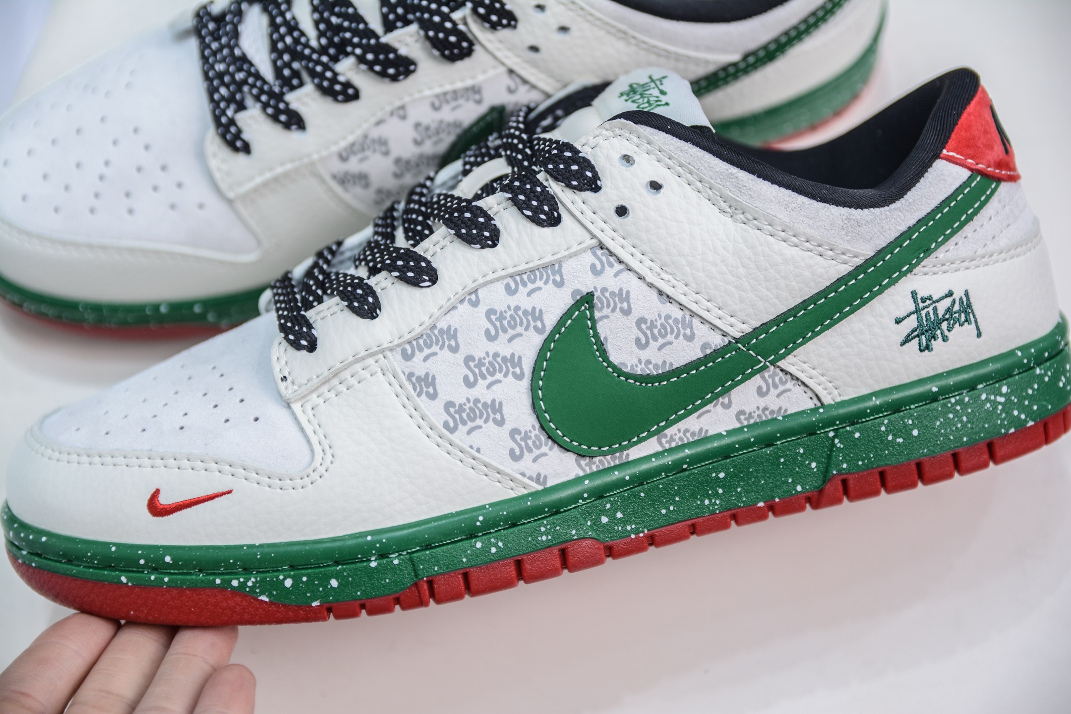 280  Nike SB Dunk Low x Stussy 斯图西联名-白绿红小钩  SC9207-406
