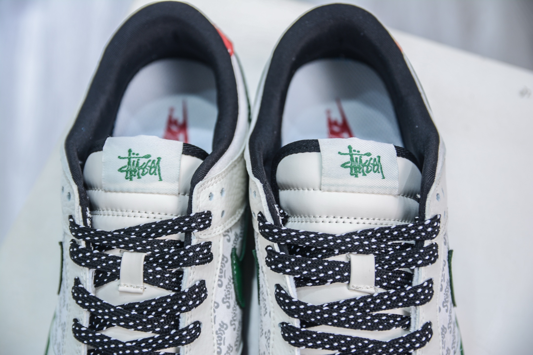280  Nike SB Dunk Low x Stussy 斯图西联名-白绿红小钩  SC9207-406