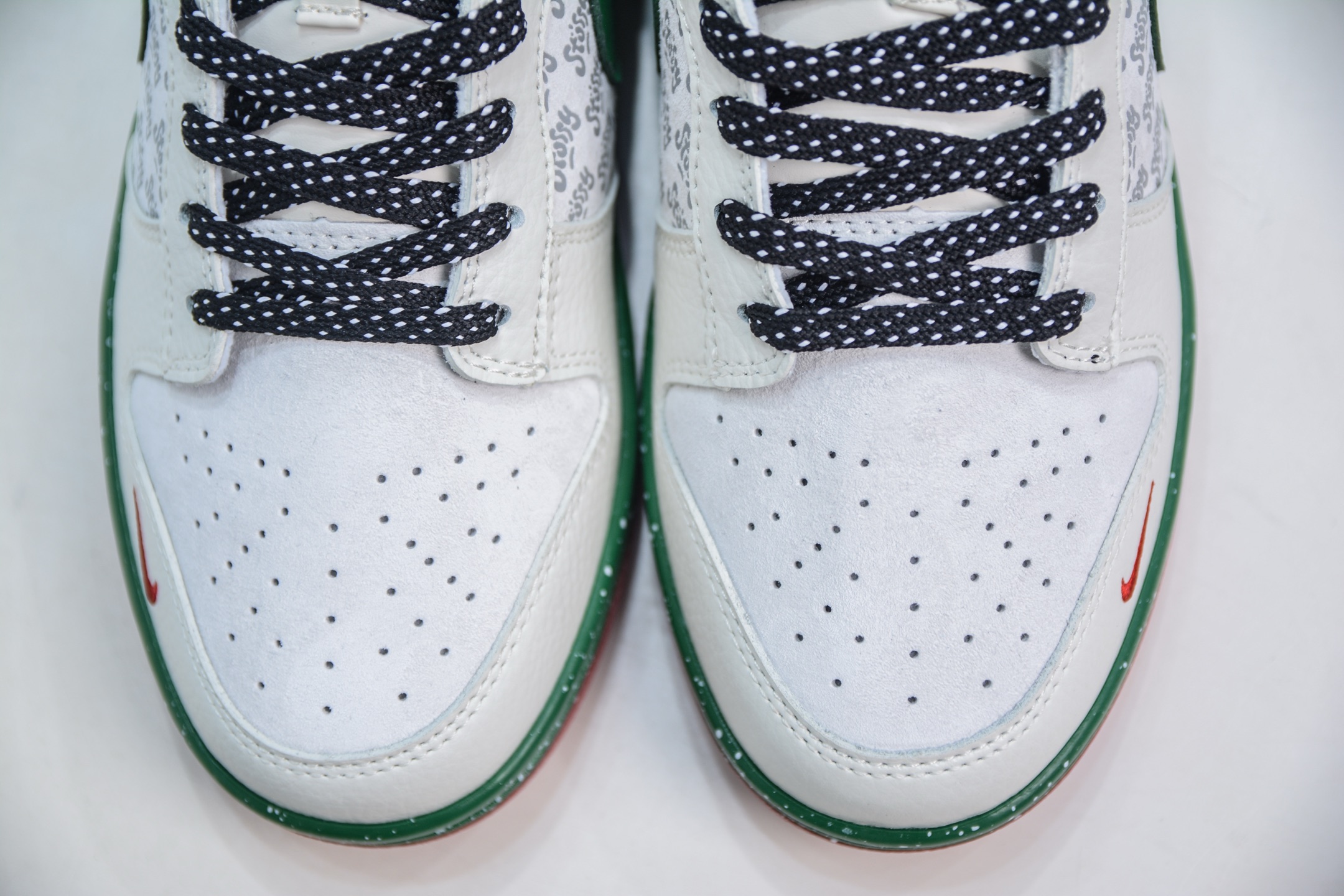 280  Nike SB Dunk Low x Stussy 斯图西联名-白绿红小钩  SC9207-406