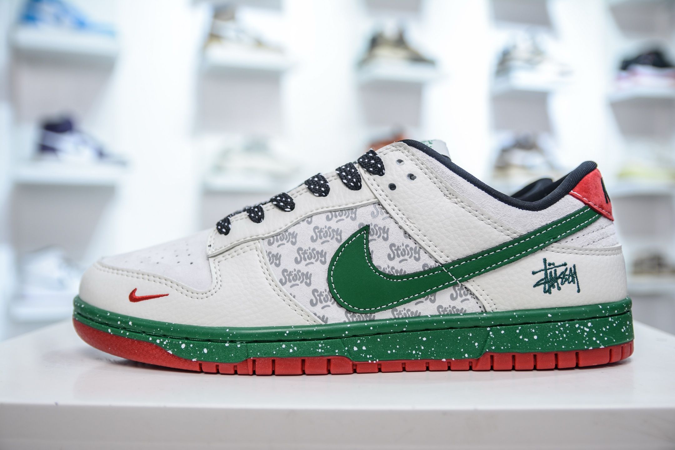 280  Nike SB Dunk Low x Stussy 斯图西联名-白绿红小钩  SC9207-406