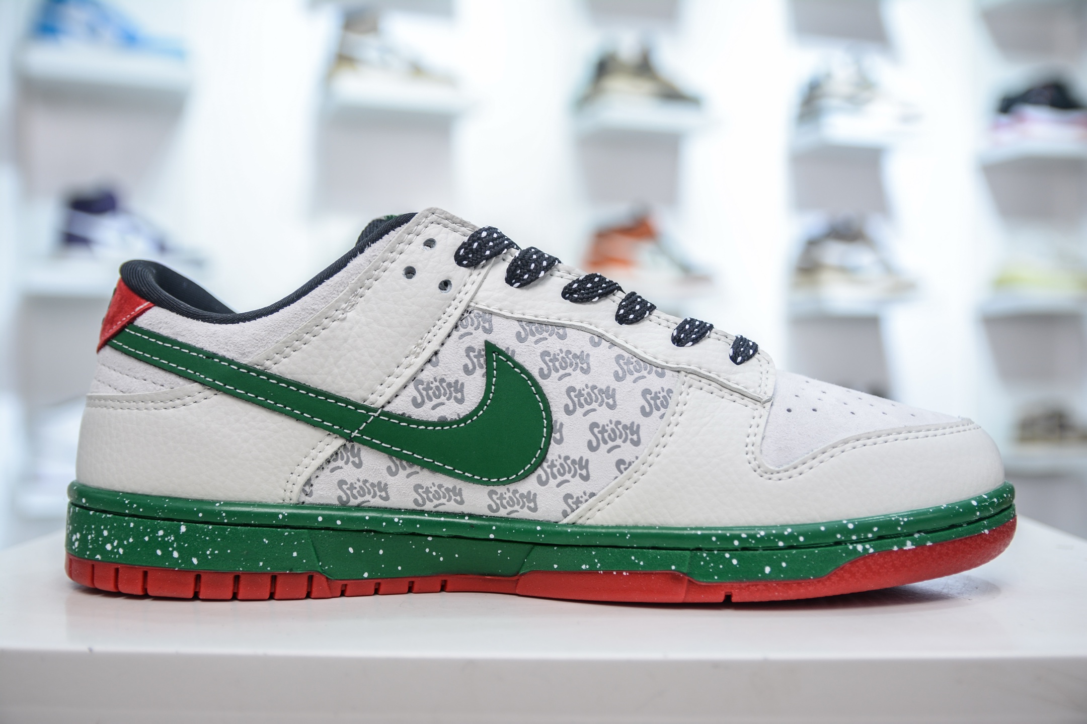280  Nike SB Dunk Low x Stussy 斯图西联名-白绿红小钩  SC9207-406