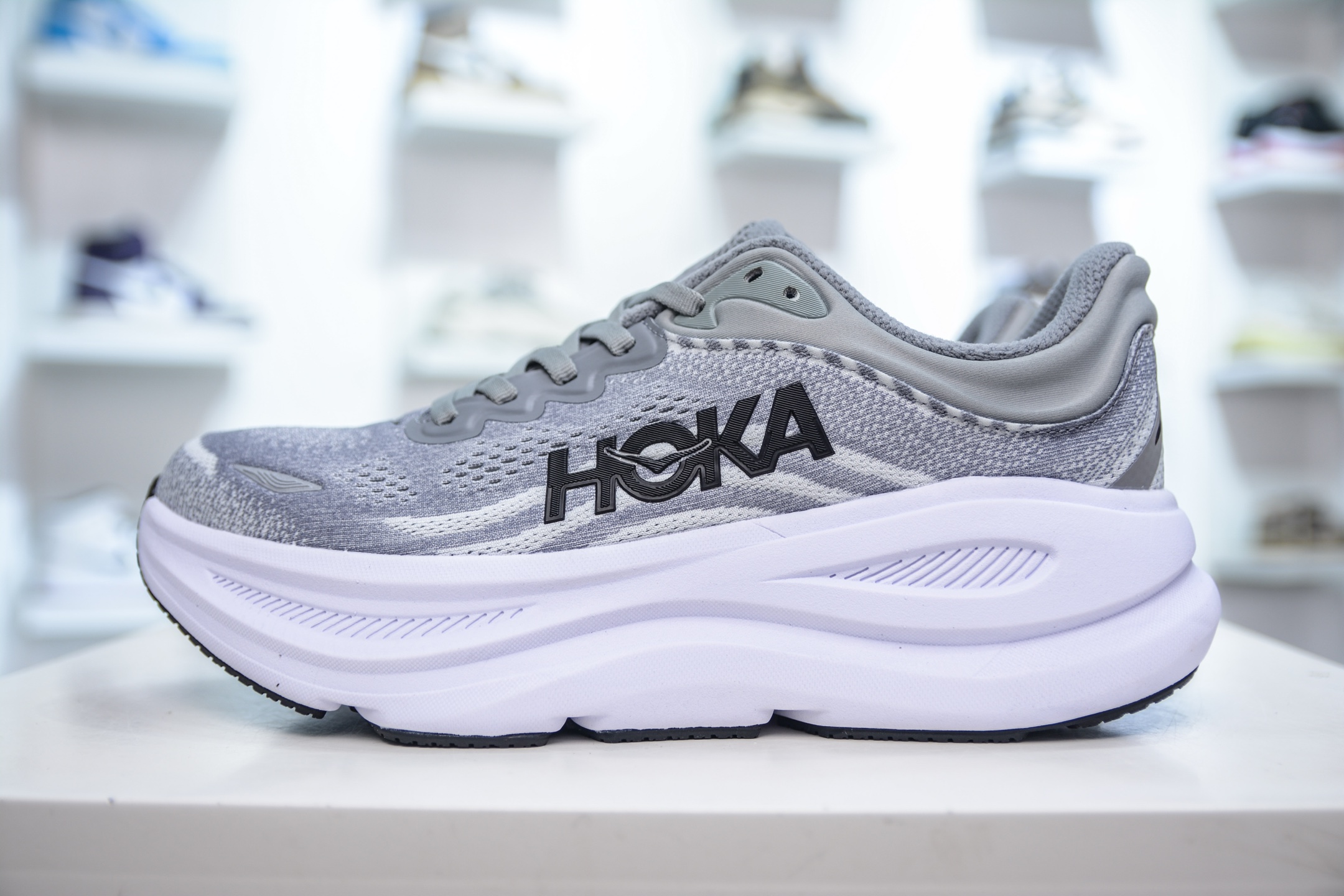 200   HOKA One One Clifton 9 Low  1162013/GCTC