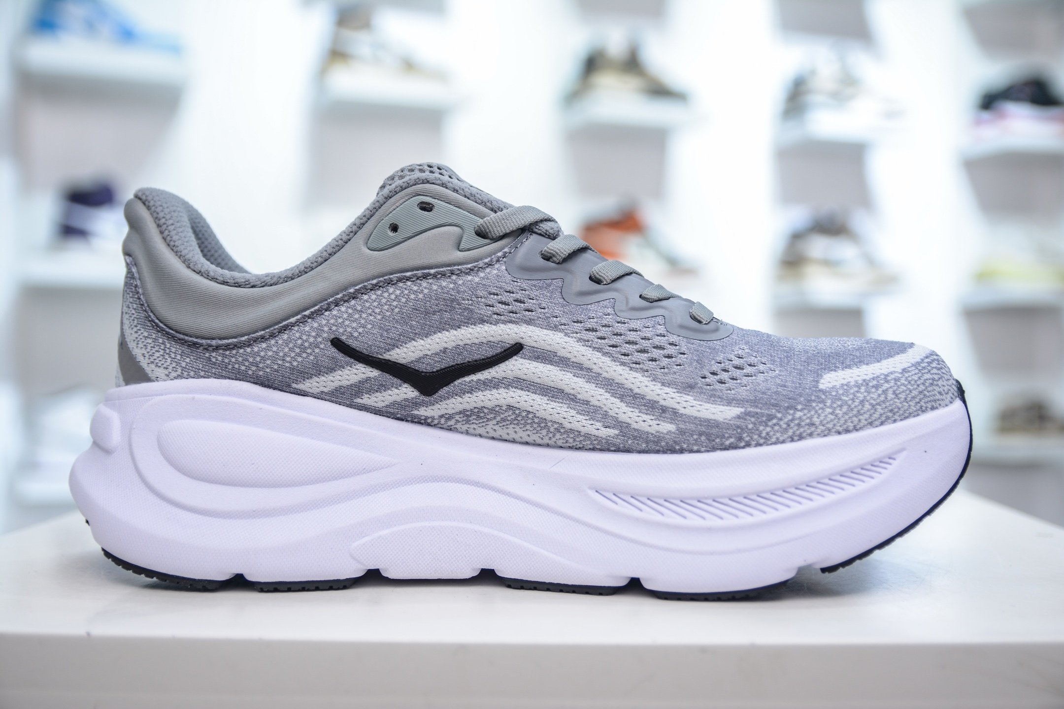 200   HOKA One One Clifton 9 Low  1162013/GCTC