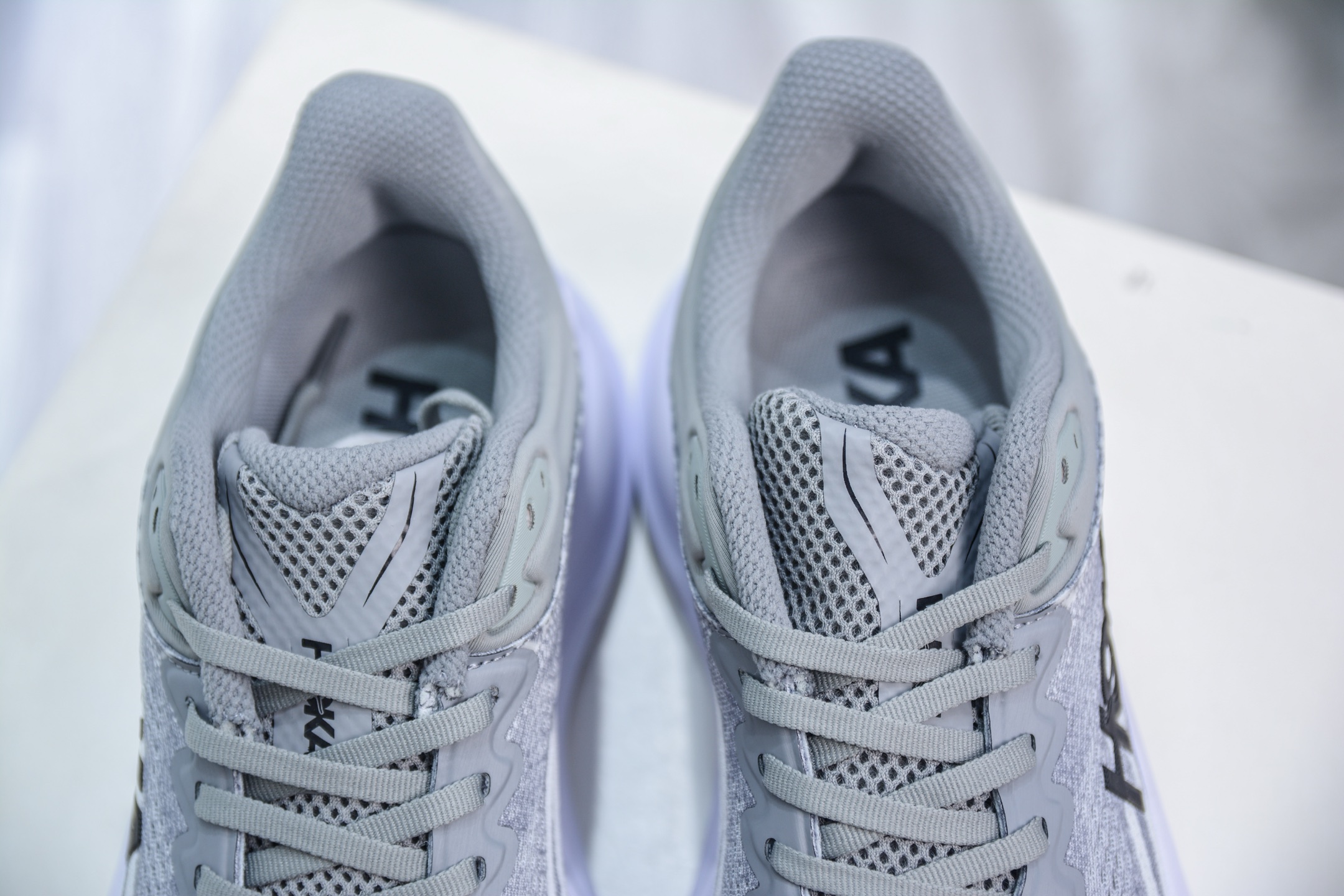 200   HOKA One One Clifton 9 Low  1162013/GCTC