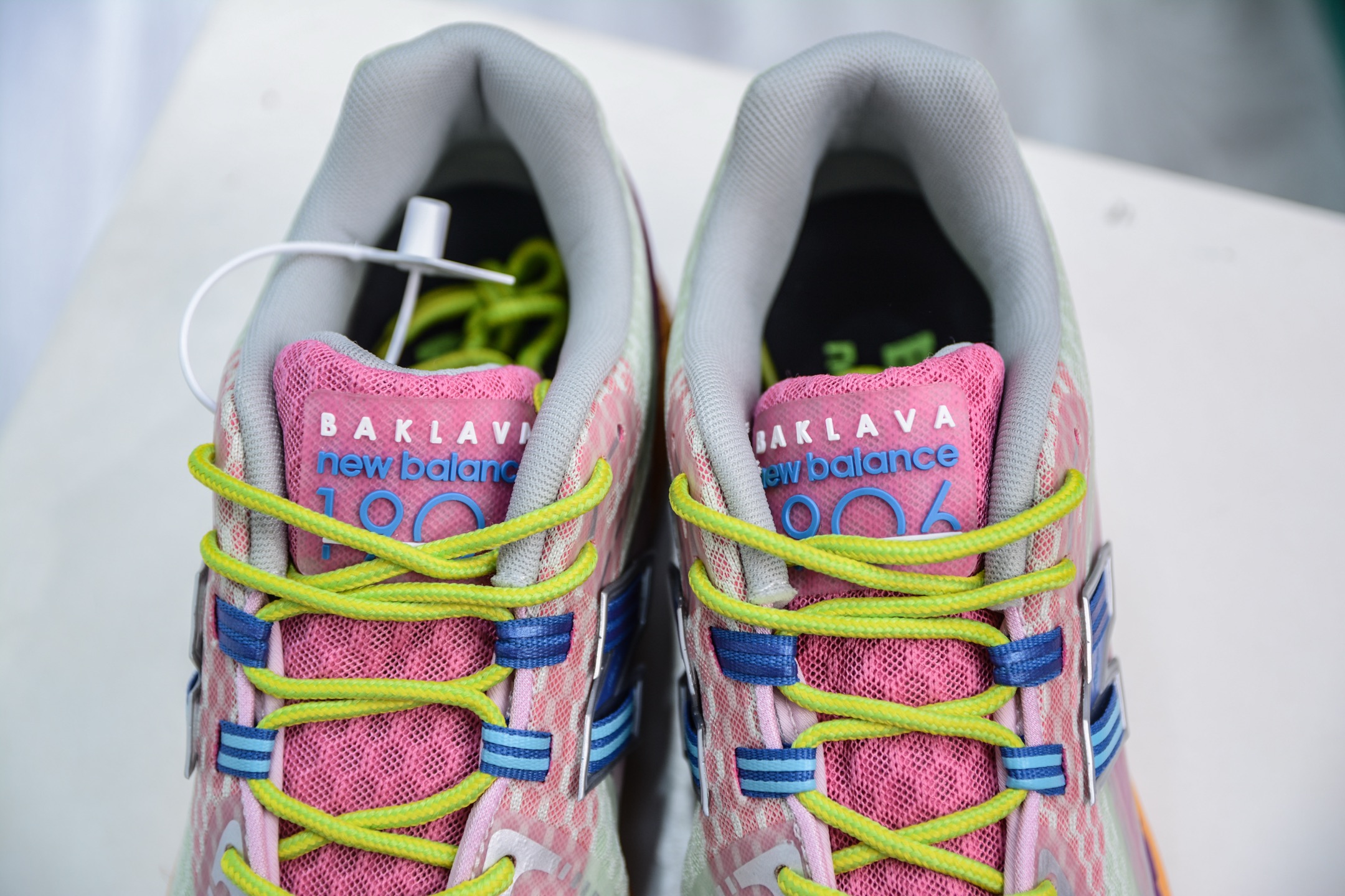 210   T版纯原 New Balance M1906R系列 复古老爹防滑耐磨低帮 跑步鞋    M1906RKL