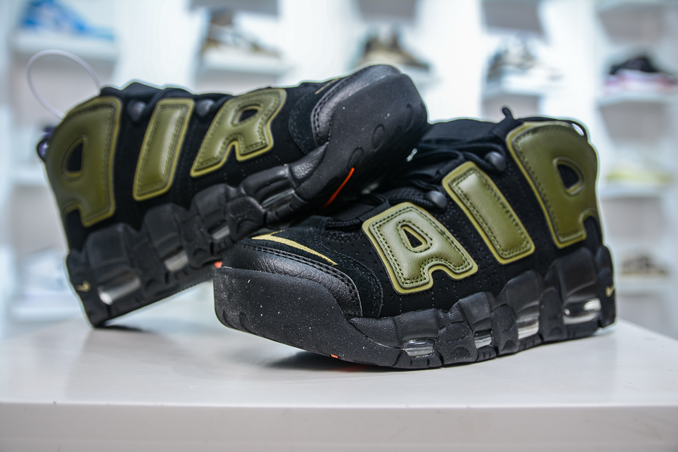 260  PP版纯原 NK Air More Uptempo ’96 OG 皮蓬大AIR 以流行于街头的涂鸦文化为设计灵感 DH8011-001
