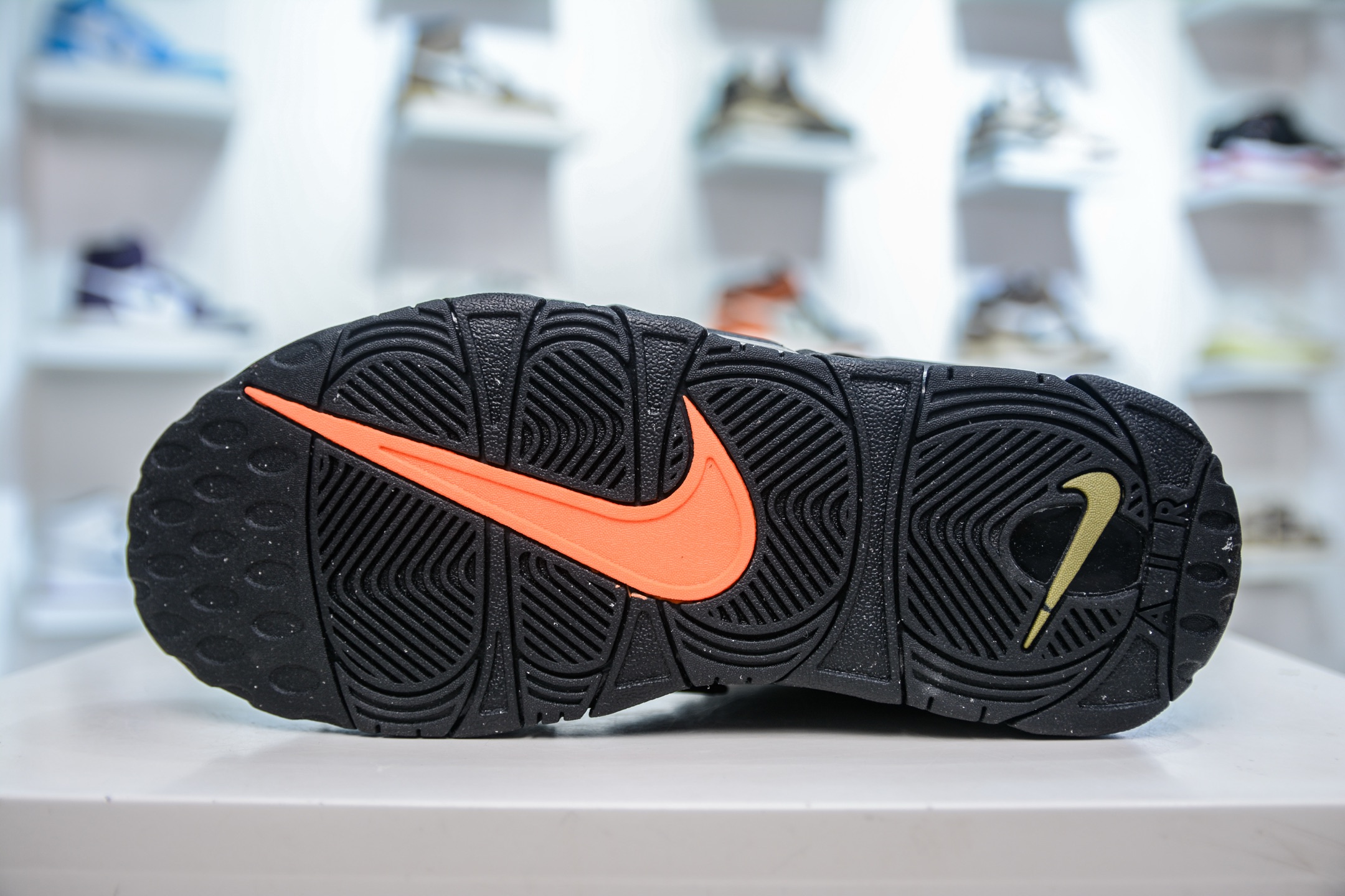 260  PP版纯原 NK Air More Uptempo ’96 OG 皮蓬大AIR 以流行于街头的涂鸦文化为设计灵感 DH8011-001