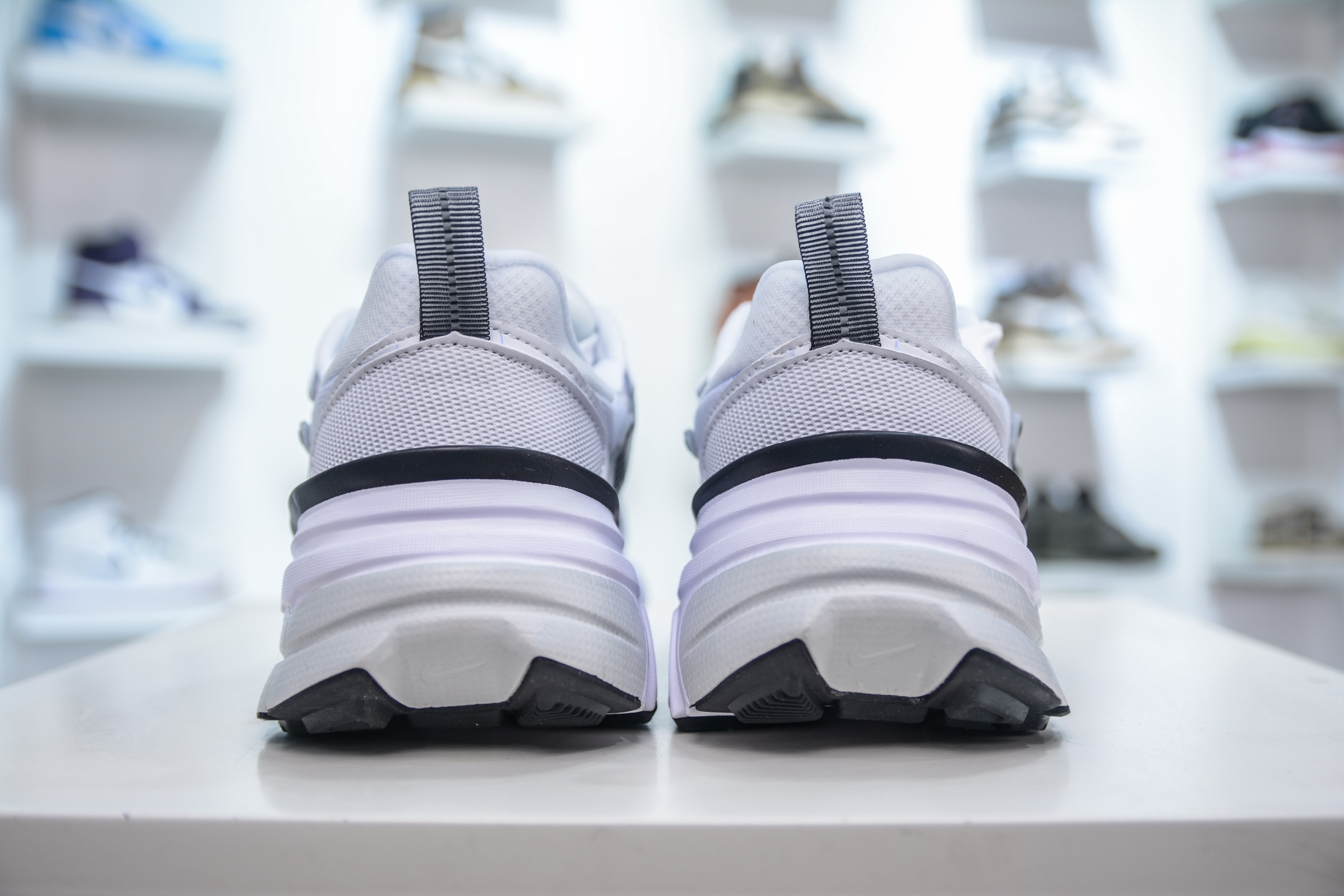 200  NIKE V2K Runtekk 充正版本减震防滑复古低帮跑步鞋 HF5342-100
