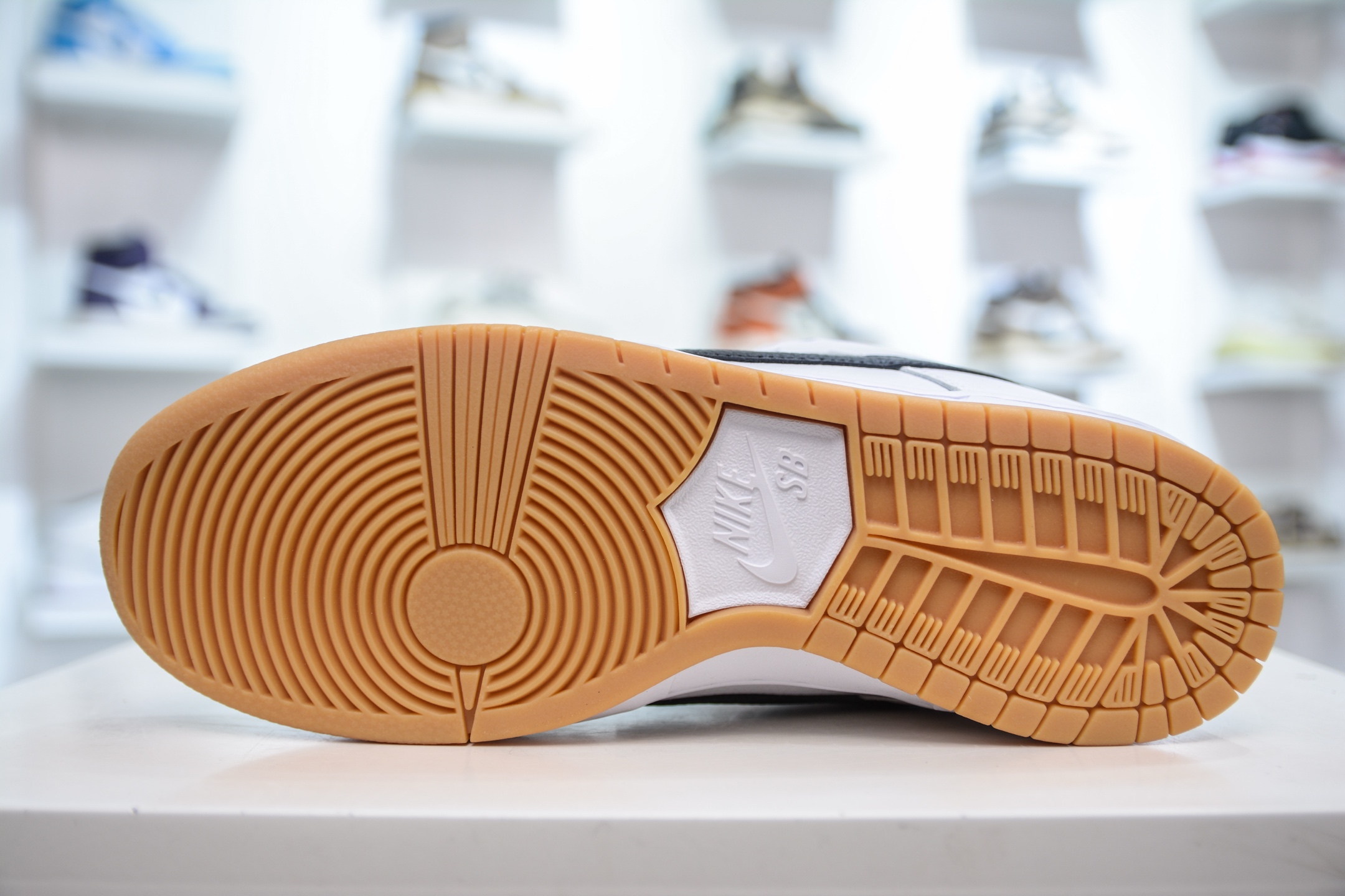 260  AY版纯原 NK SB Dunk Low Pro lso ”White Gum” 白黑生胶  CD2563-101