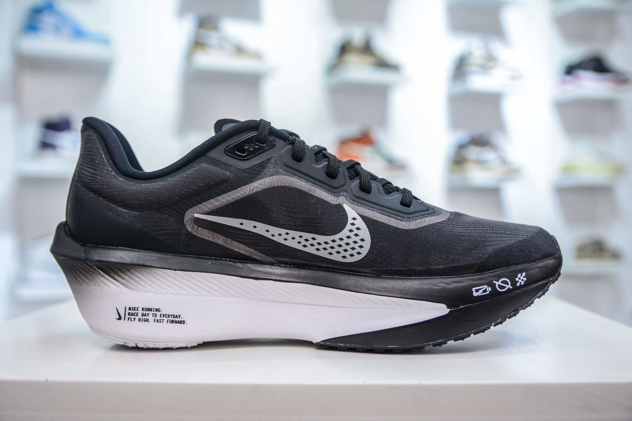 220  Nike Zoom Fly 6 耐克超弹轻盈跑步鞋 鞋款搭载  FN8454-001