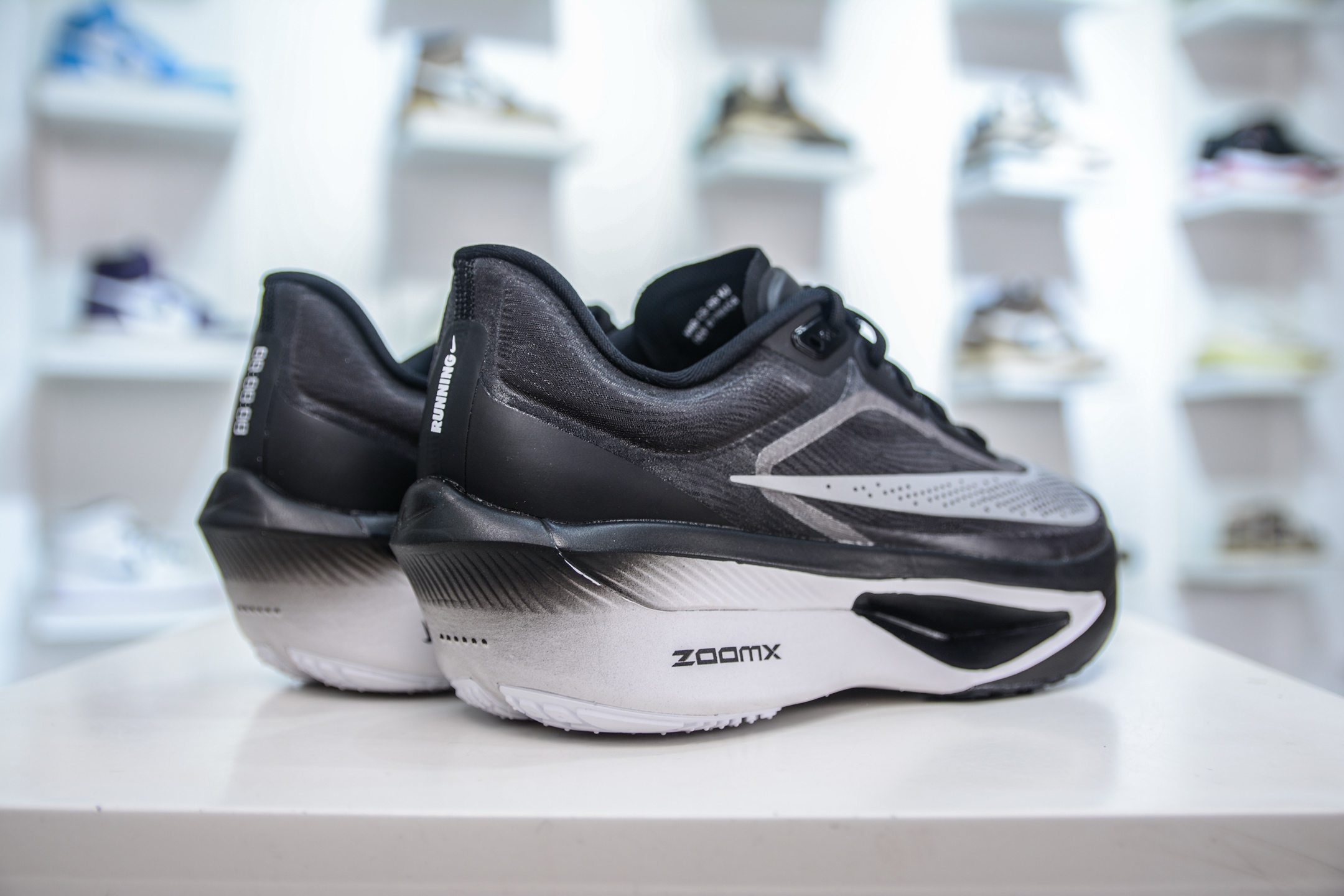 220  Nike Zoom Fly 6 耐克超弹轻盈跑步鞋 鞋款搭载  FN8454-001