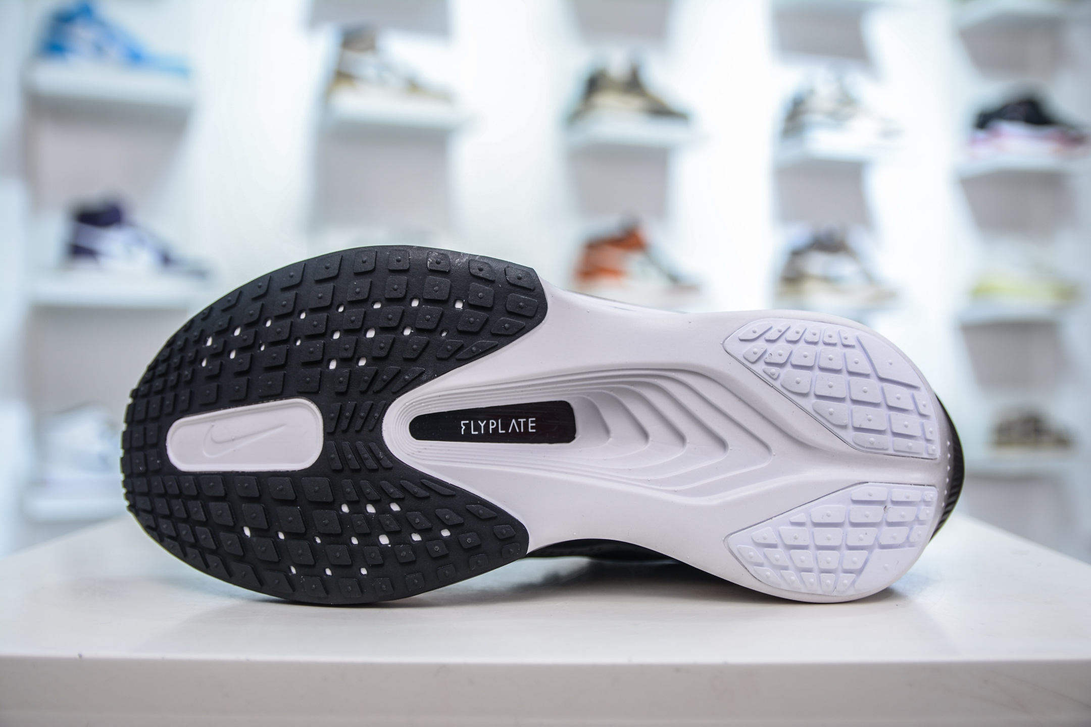 220  Nike Zoom Fly 6 耐克超弹轻盈跑步鞋 鞋款搭载  FN8454-001