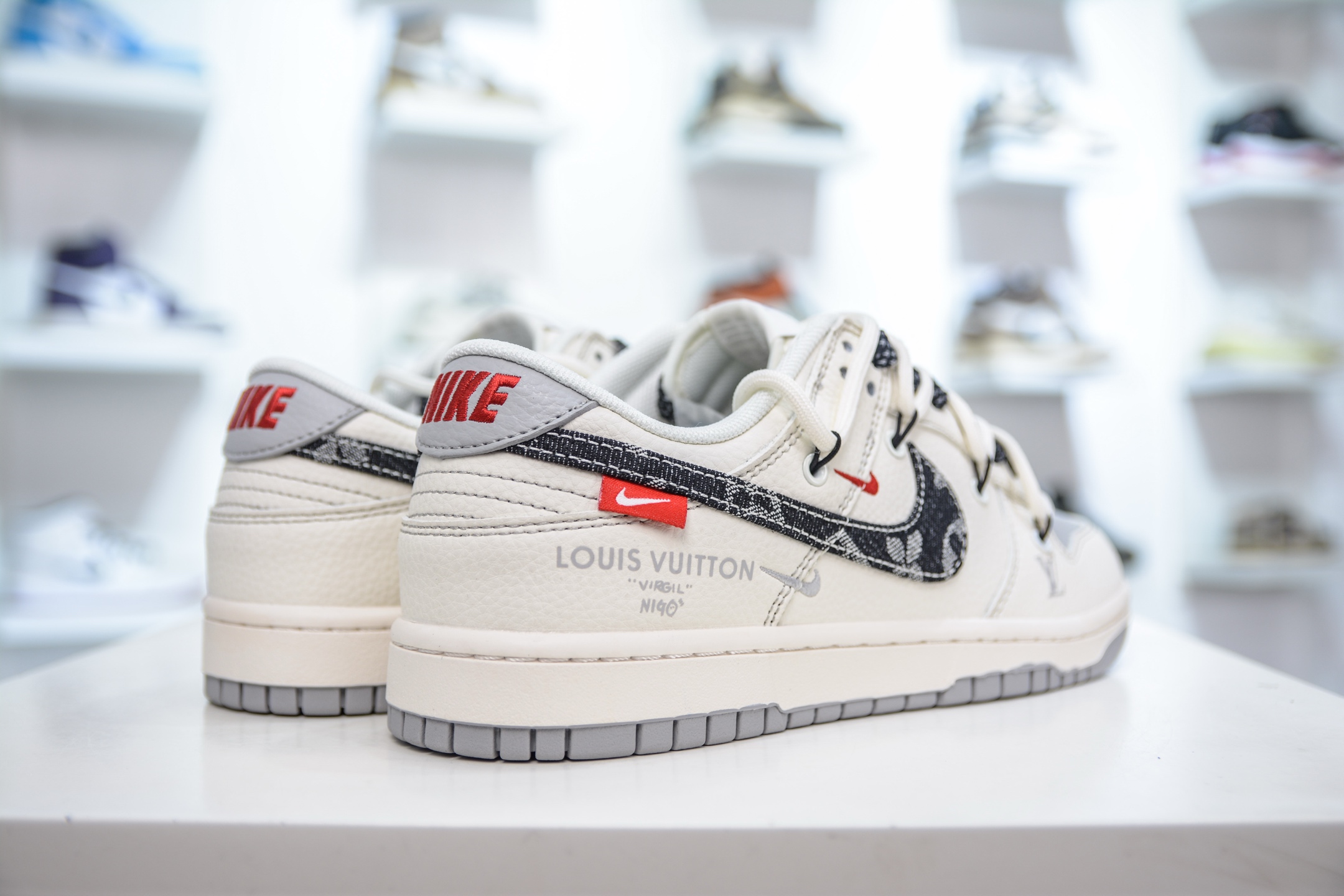 300  Nike SB Dunk Low x Louis Vuitton 白灰绑带牛仔黑勾  FC1688-218