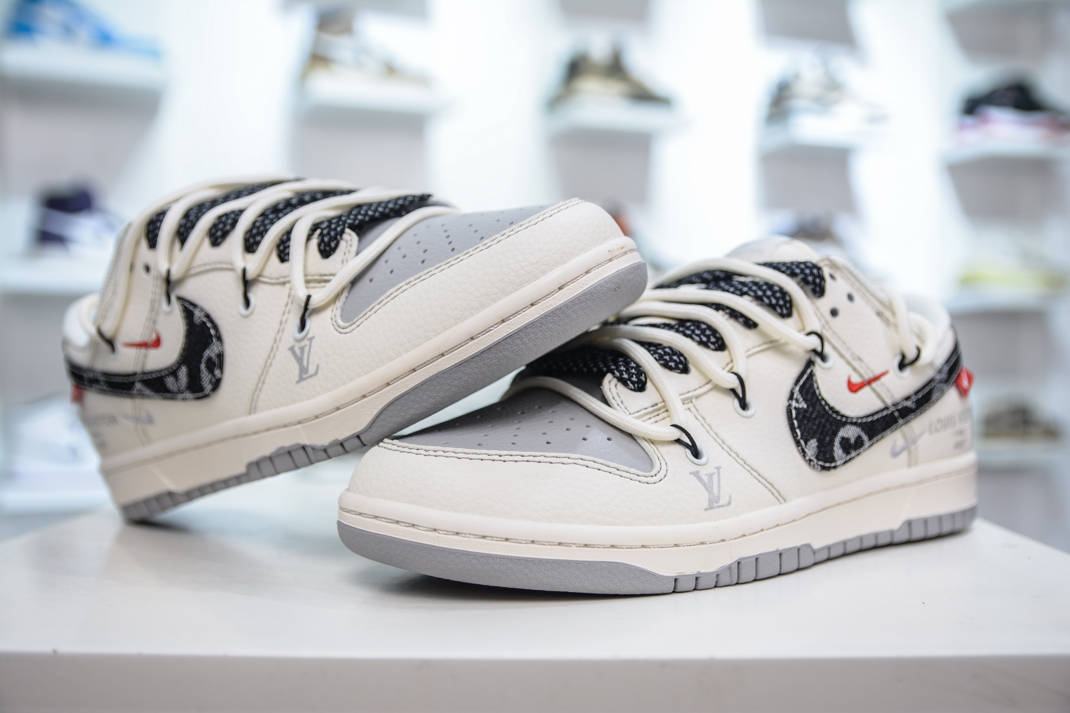 300  Nike SB Dunk Low x Louis Vuitton 白灰绑带牛仔黑勾  FC1688-218