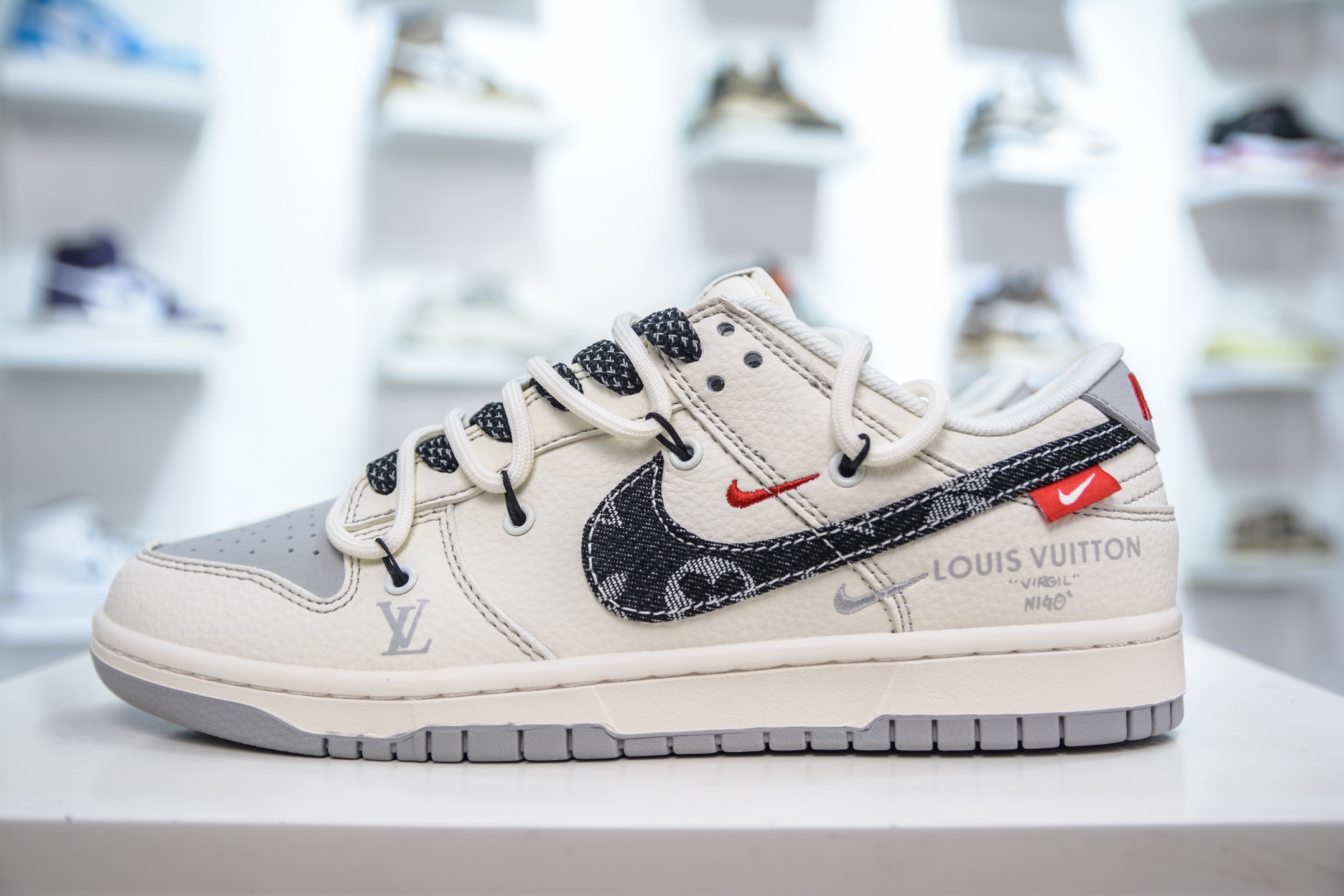 300  Nike SB Dunk Low x Louis Vuitton 白灰绑带牛仔黑勾  FC1688-218