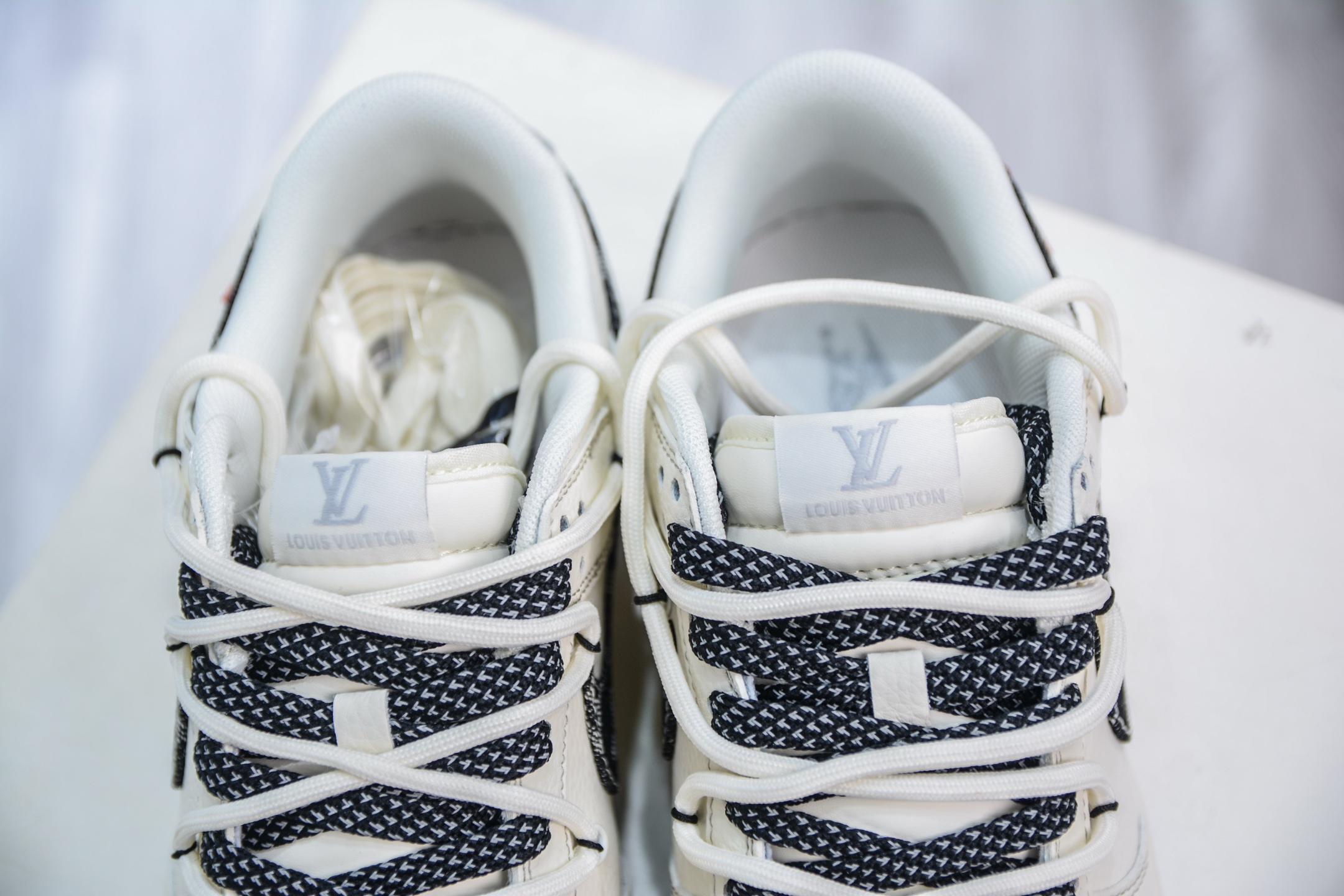 300  Nike SB Dunk Low x Louis Vuitton 白灰绑带牛仔黑勾  FC1688-218