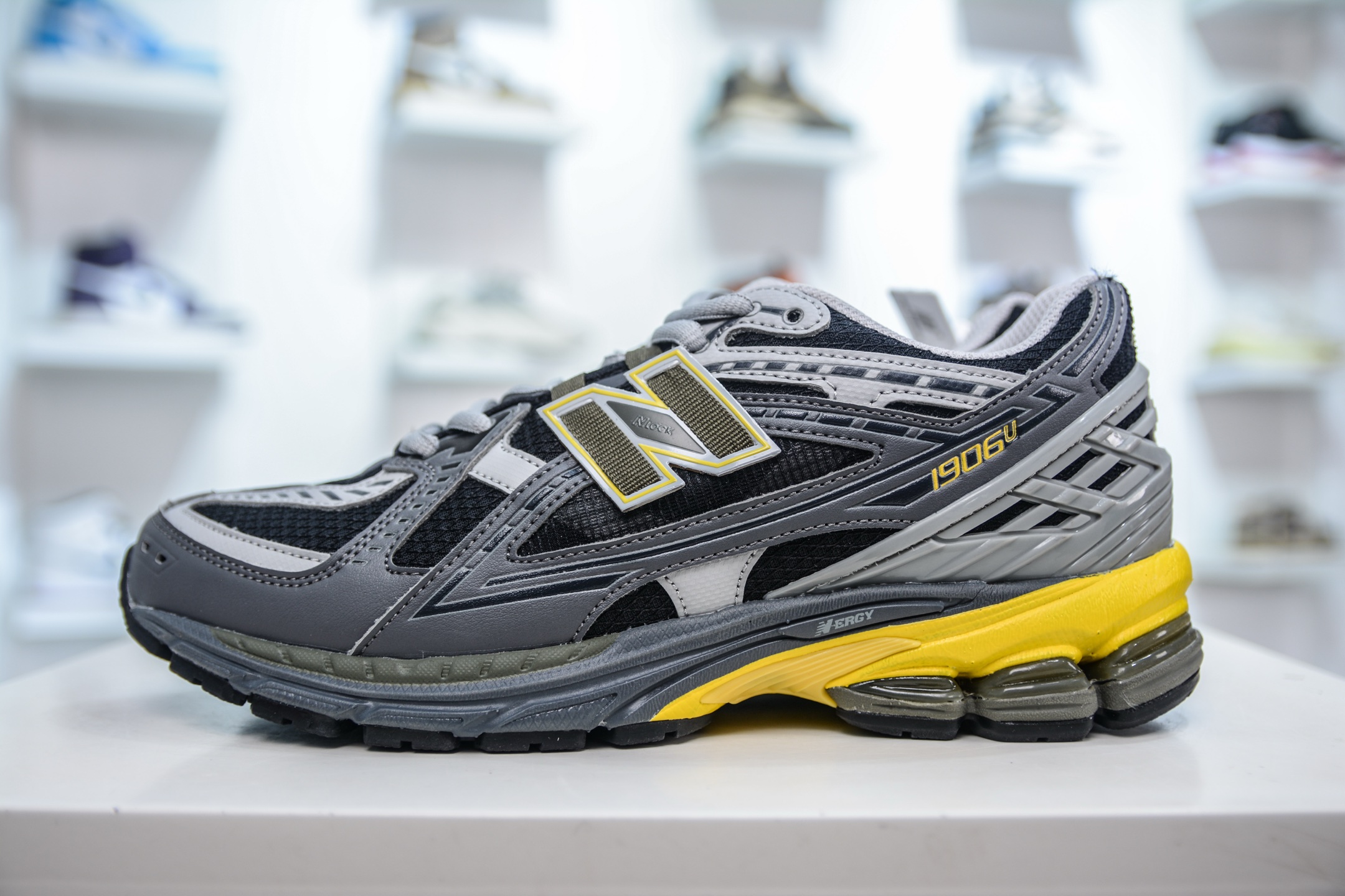 210  T版纯原 New Balance M1906R系列 复古老爹防滑耐磨低帮 跑步鞋 男   M1906NA