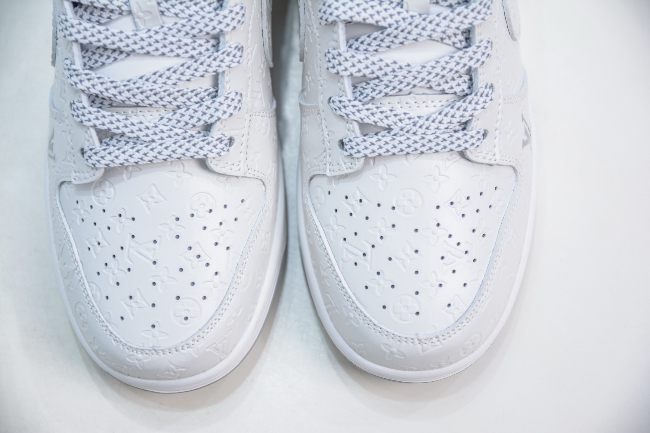 280  Nike SB Dunk Low x Louis Vuitton LV联名-灰白暗印花   XX3168-140